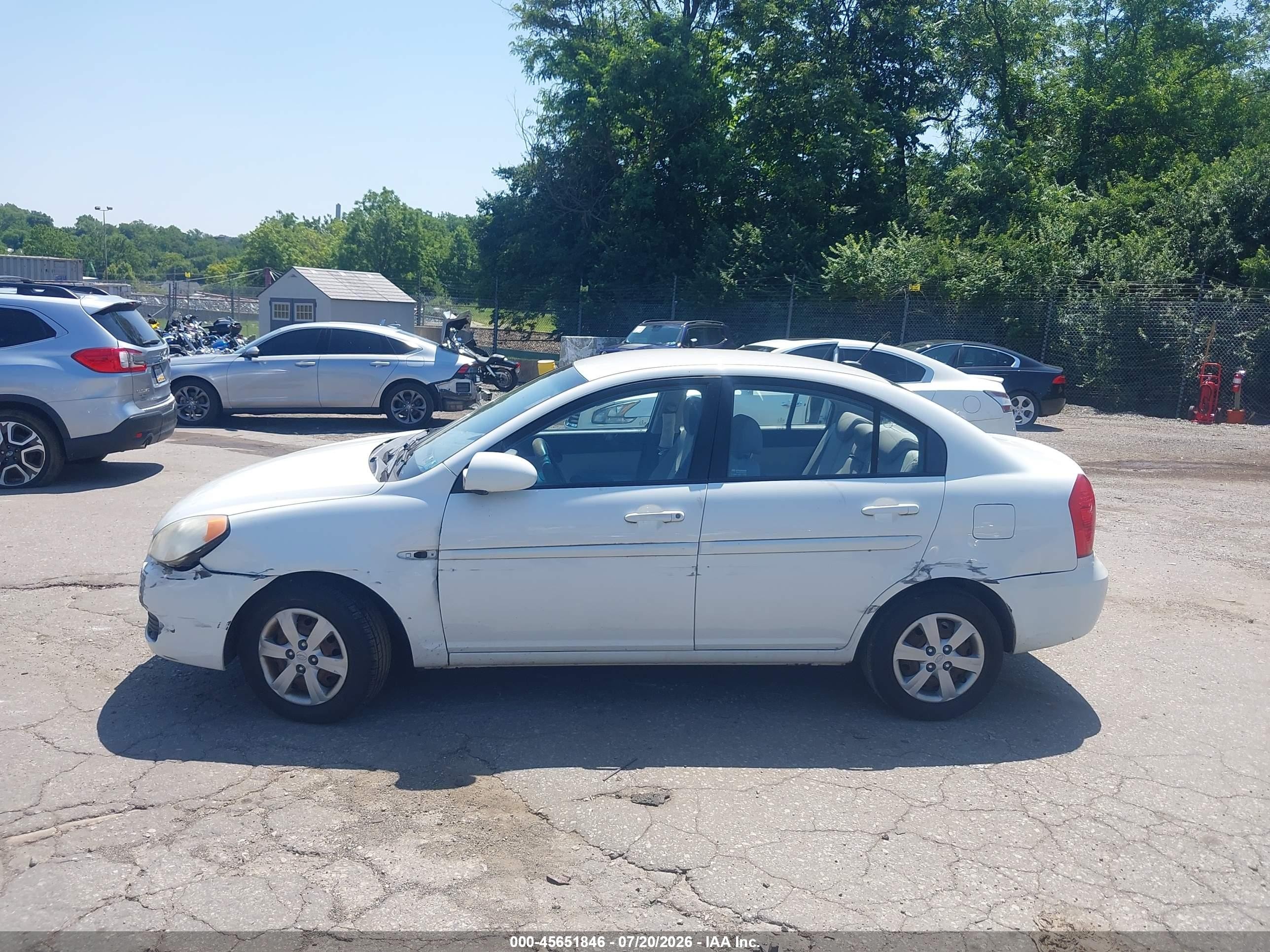 2009 Hyundai Accent Gls Белый vin: KMHCN46C19U321196