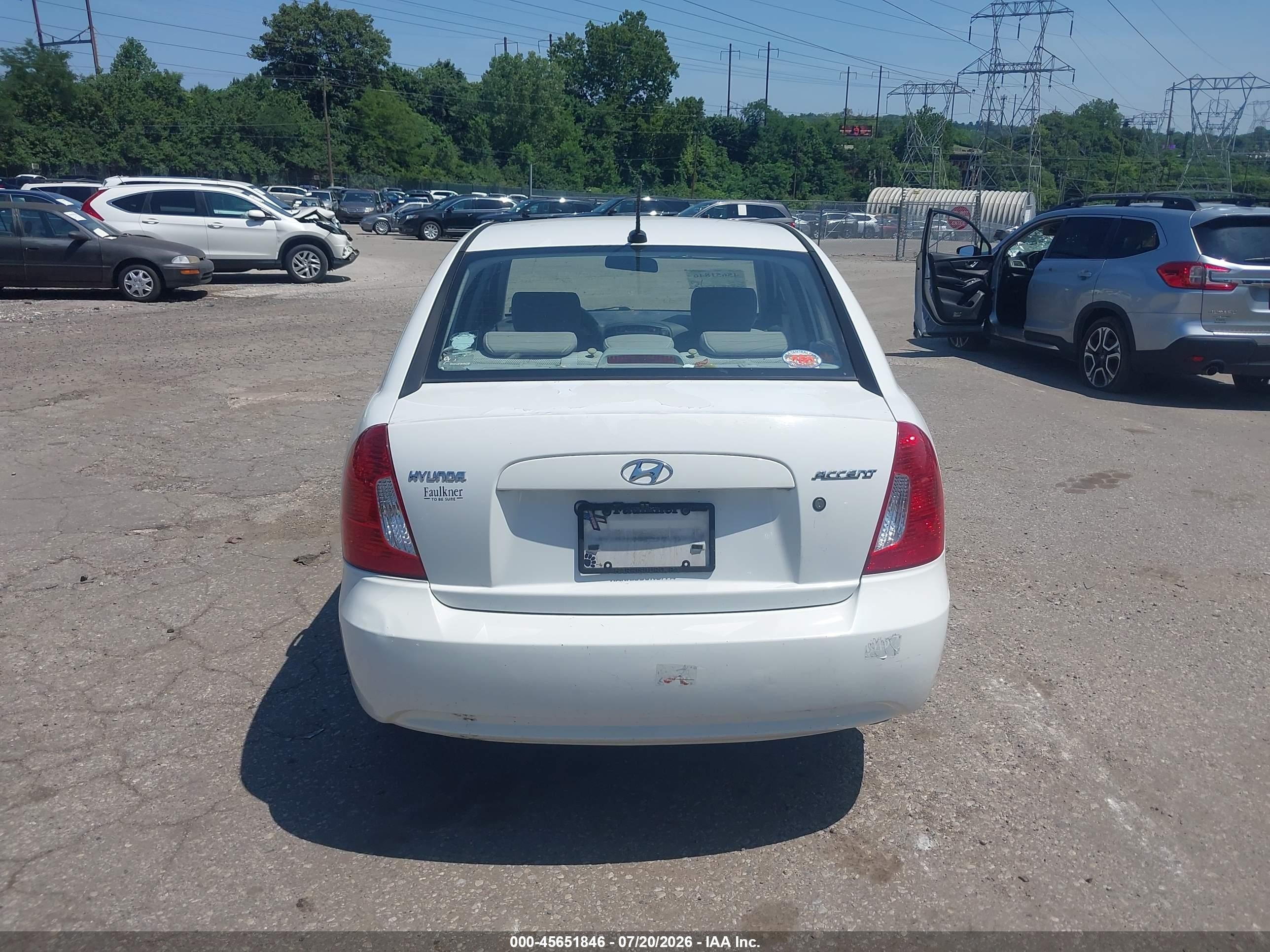 2009 Hyundai Accent Gls Белый vin: KMHCN46C19U321196