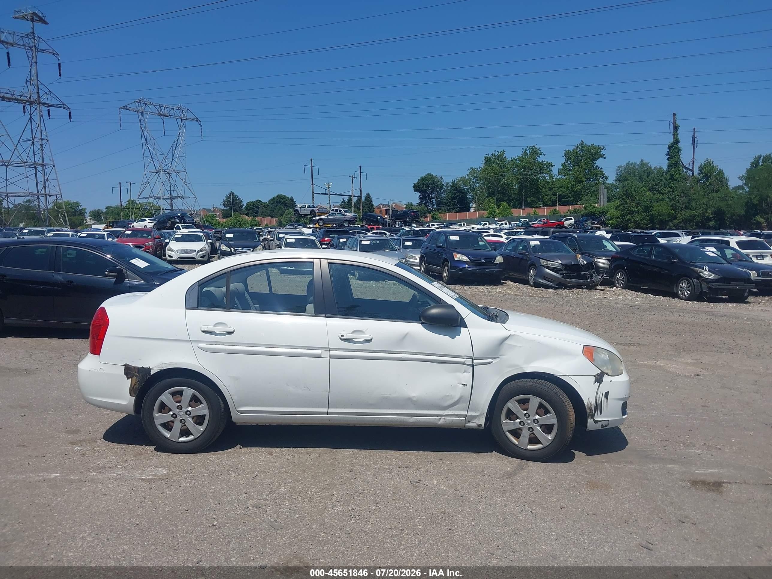 2009 Hyundai Accent Gls Белый vin: KMHCN46C19U321196