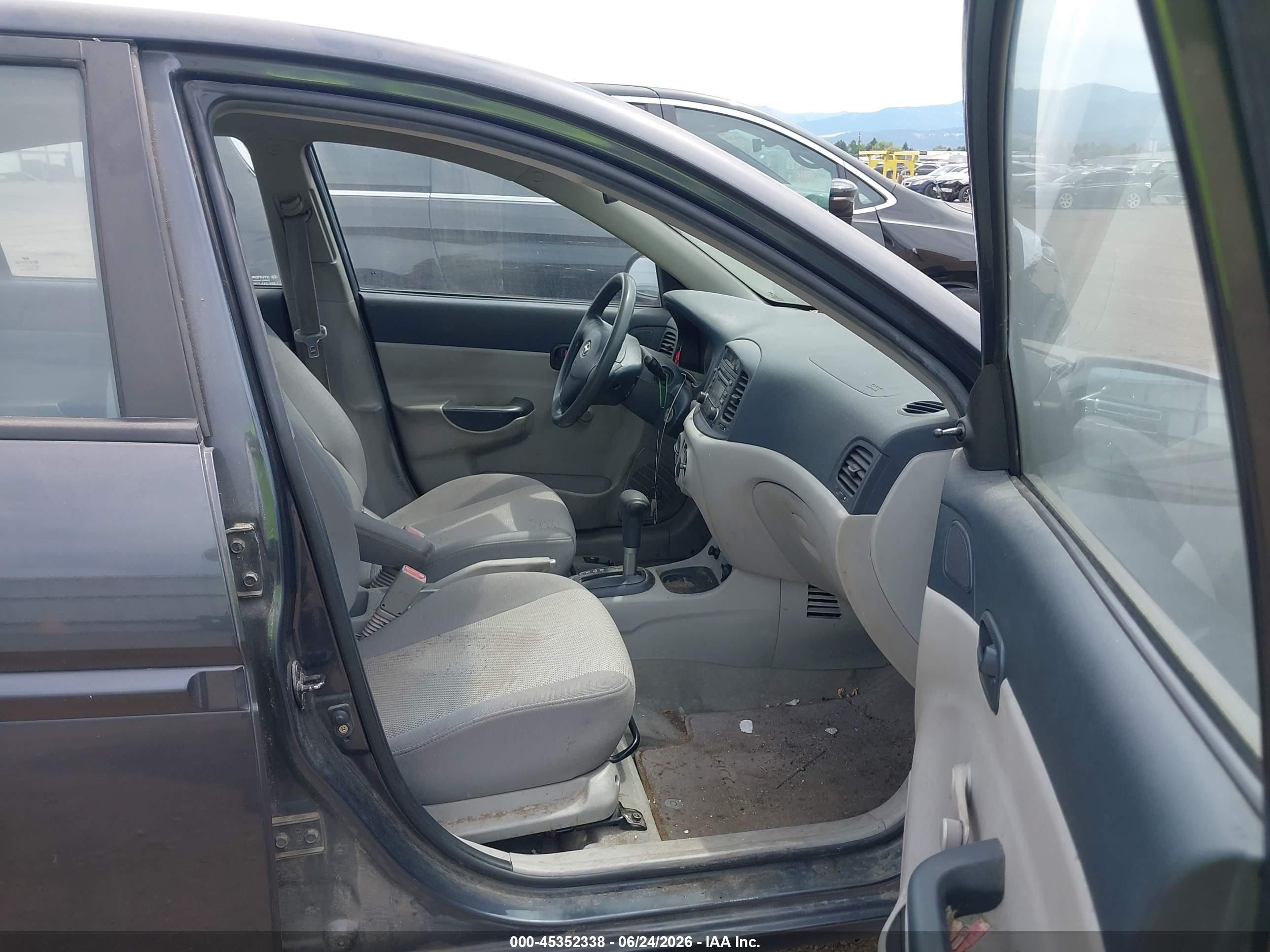 2007 Hyundai Accent Gls Gray vin: KMHCN46C27U089253