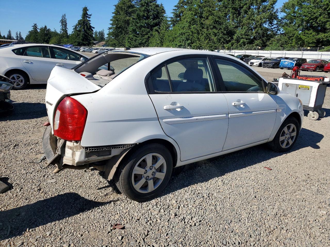 2007 Hyundai Accent Gls White vin: KMHCN46C27U139360