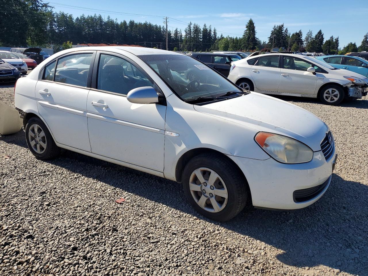 2007 Hyundai Accent Gls White vin: KMHCN46C27U139360
