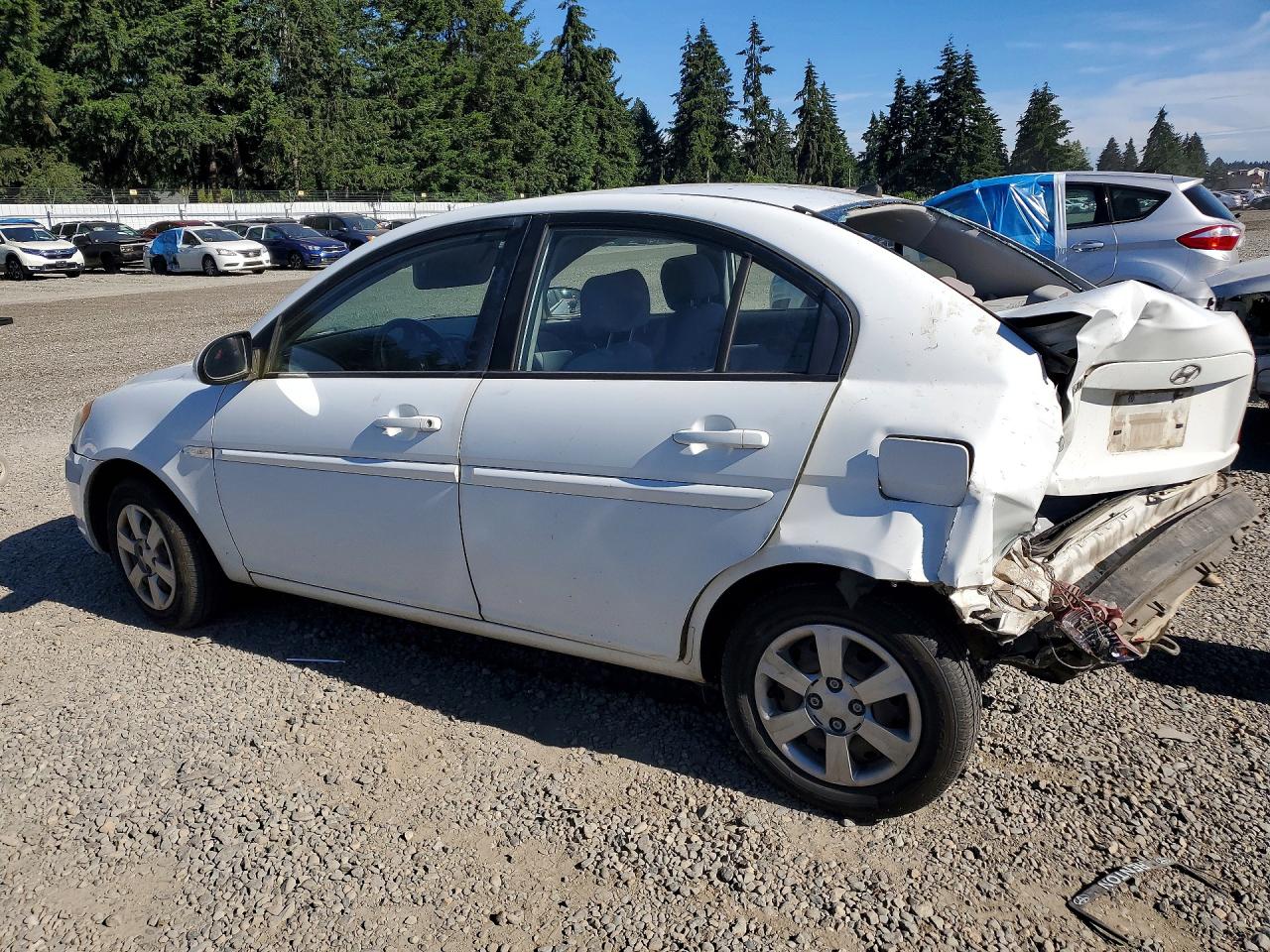 2007 Hyundai Accent Gls White vin: KMHCN46C27U139360