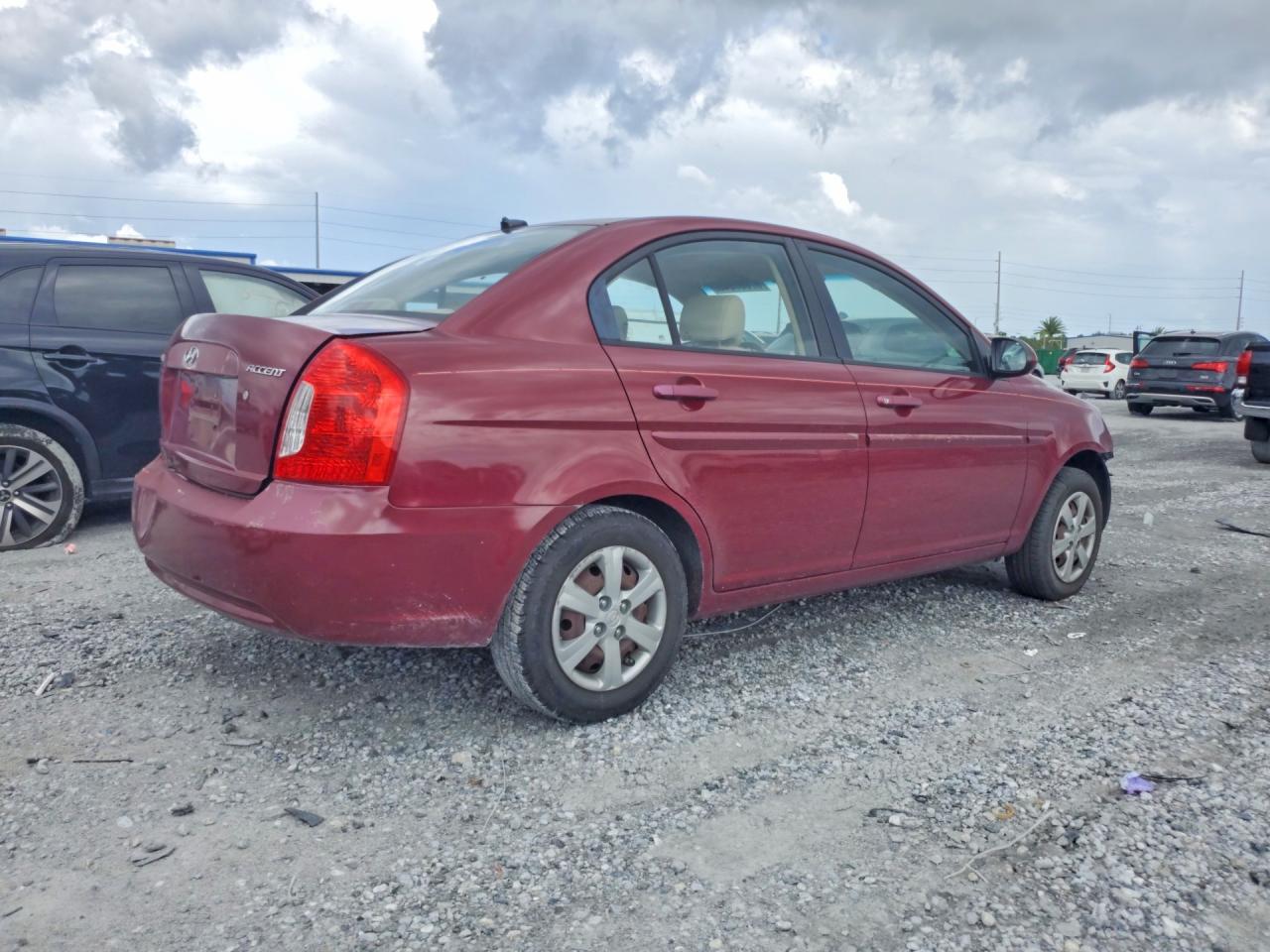 2008 Hyundai Accent Gls Red vin: KMHCN46C28U275957