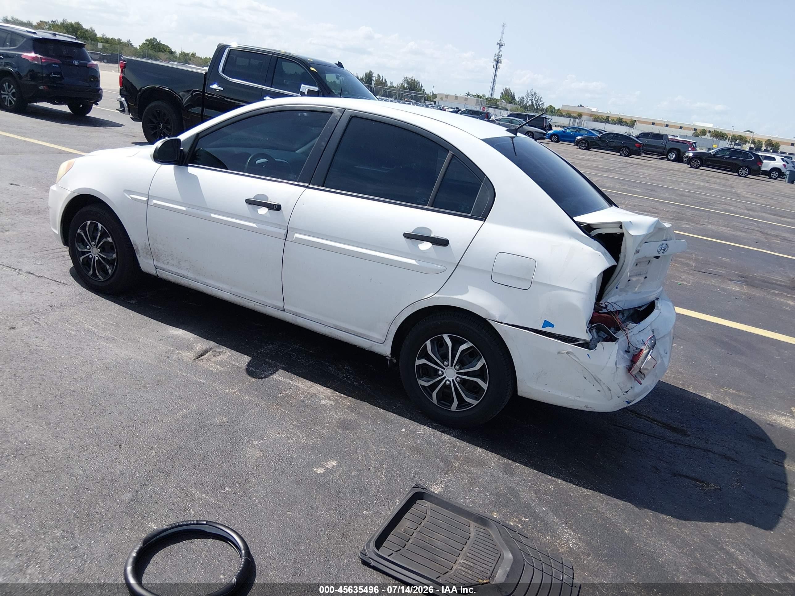 2006 Hyundai Accent Gls Белый vin: KMHCN46C36U033594