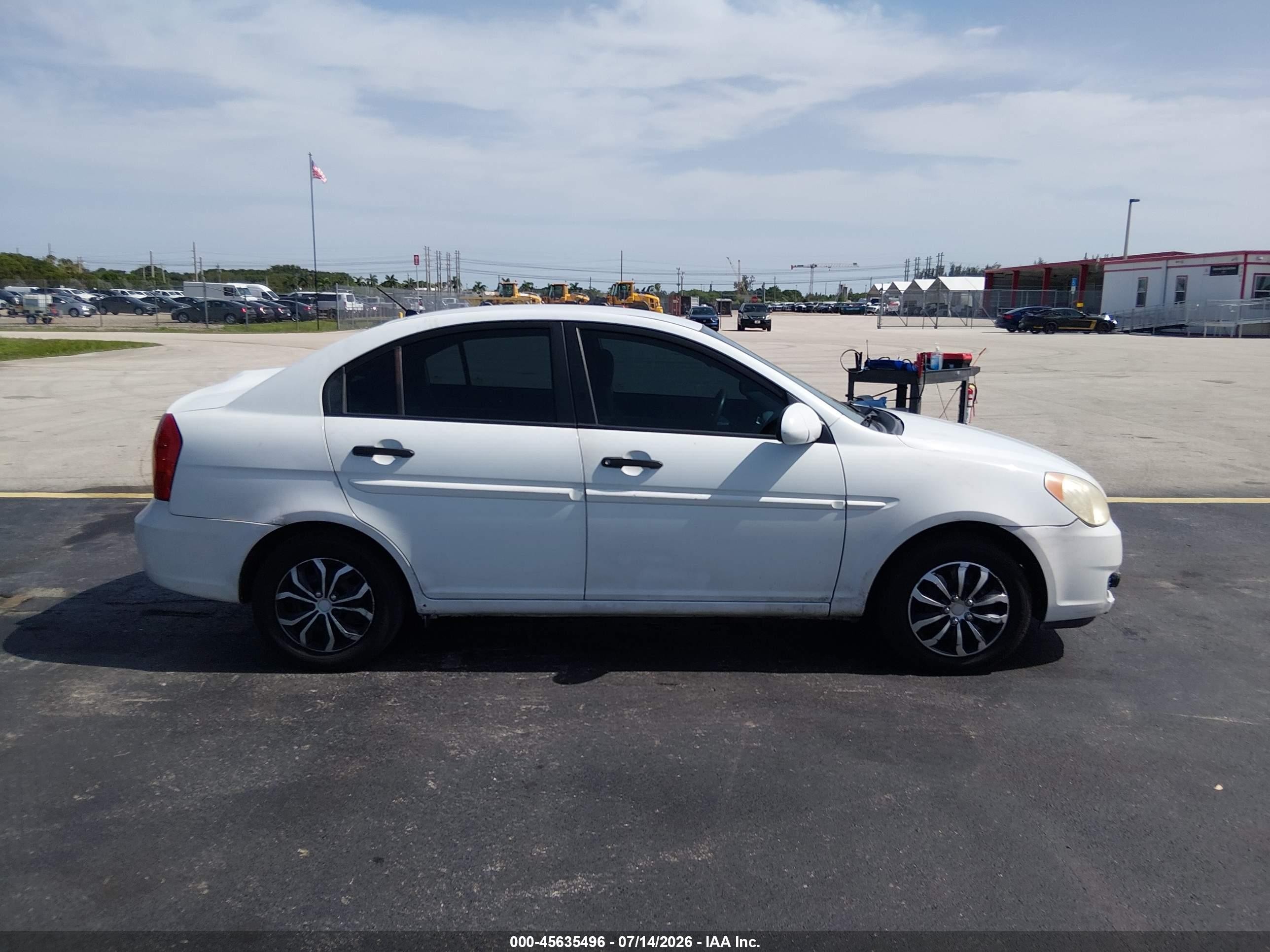 2006 Hyundai Accent Gls Белый vin: KMHCN46C36U033594