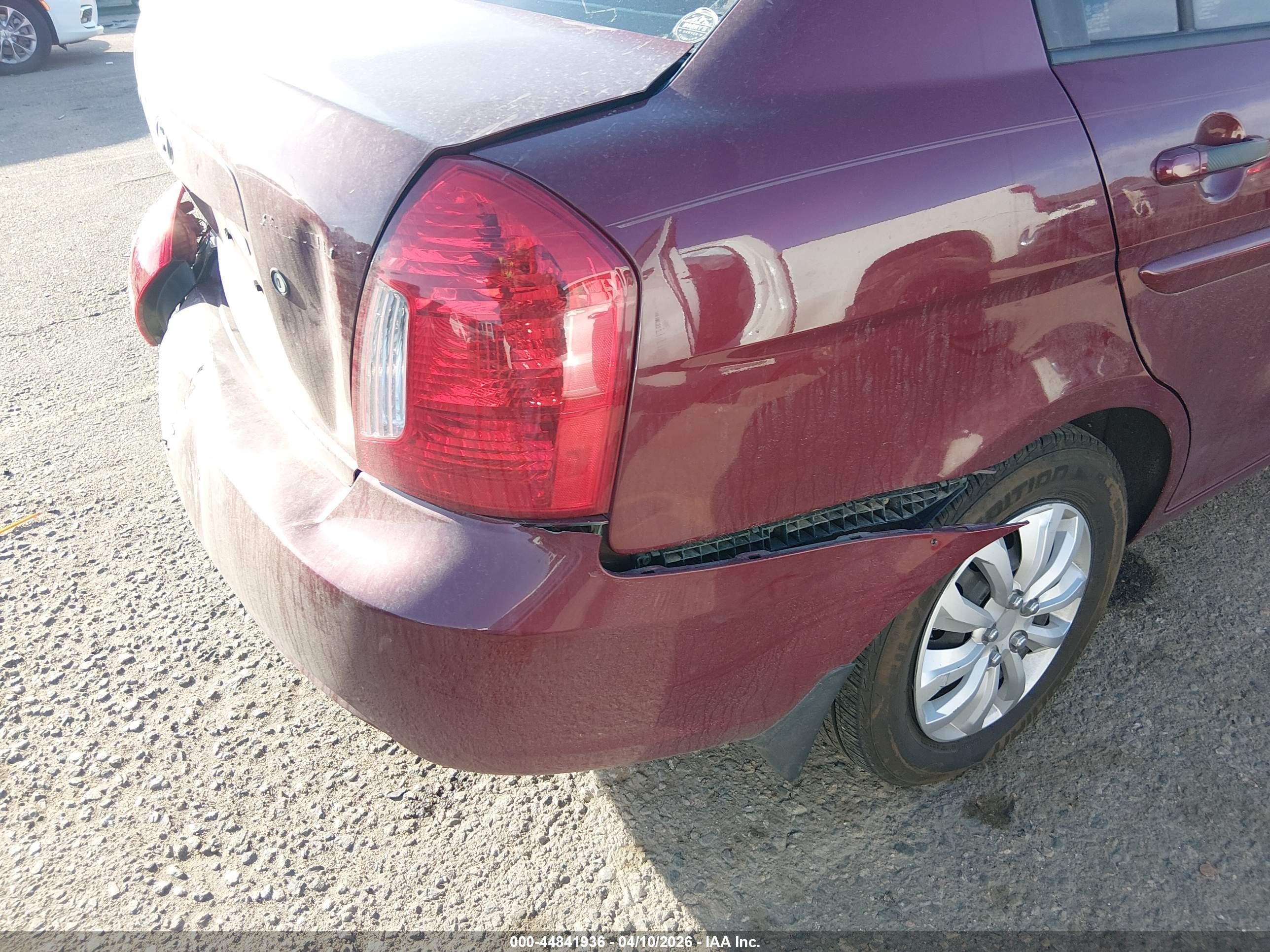 2007 Hyundai Accent Gls Красный vin: KMHCN46C37U121255