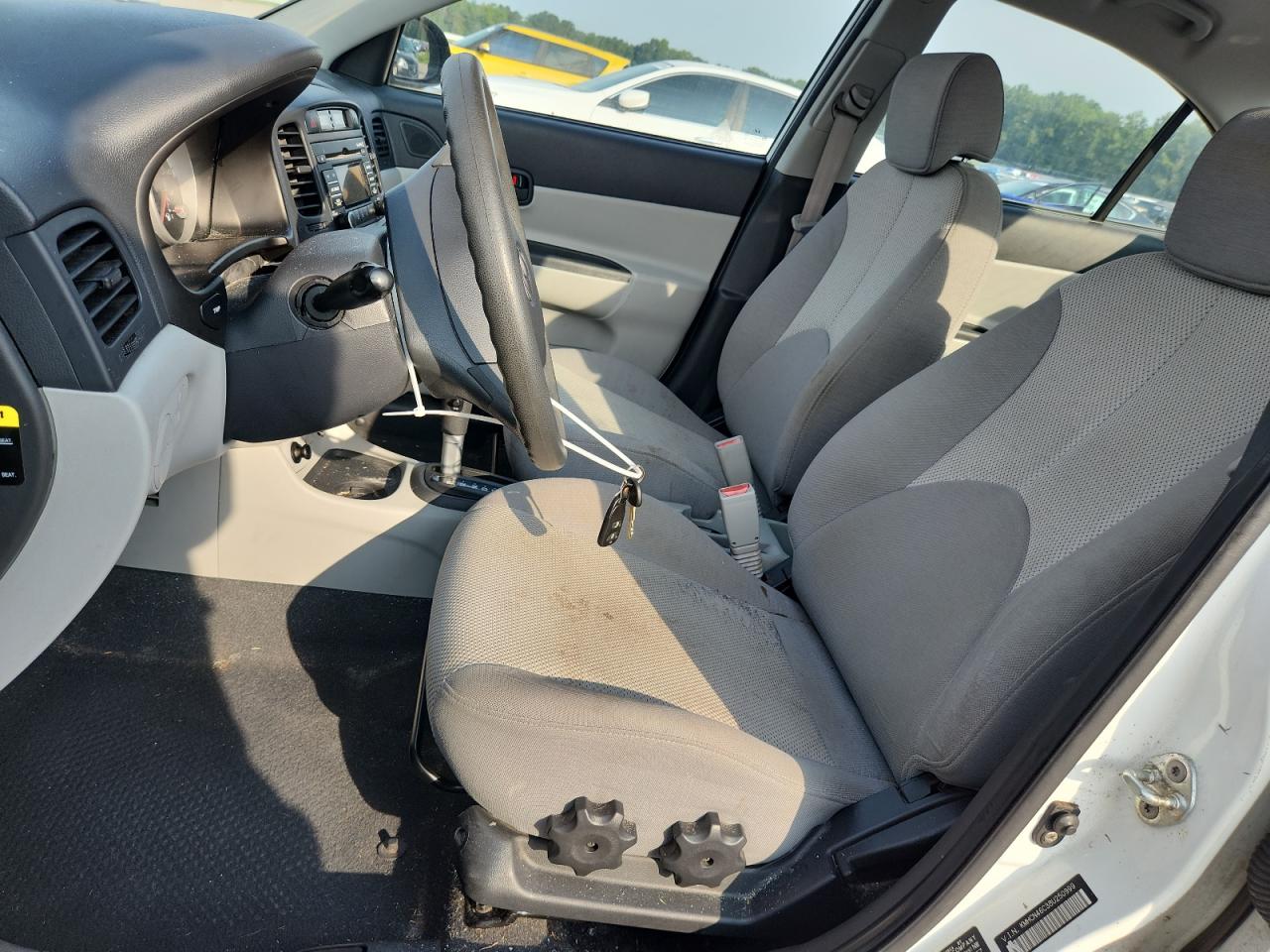 2008 Hyundai Accent Gls White vin: KMHCN46C38U250999