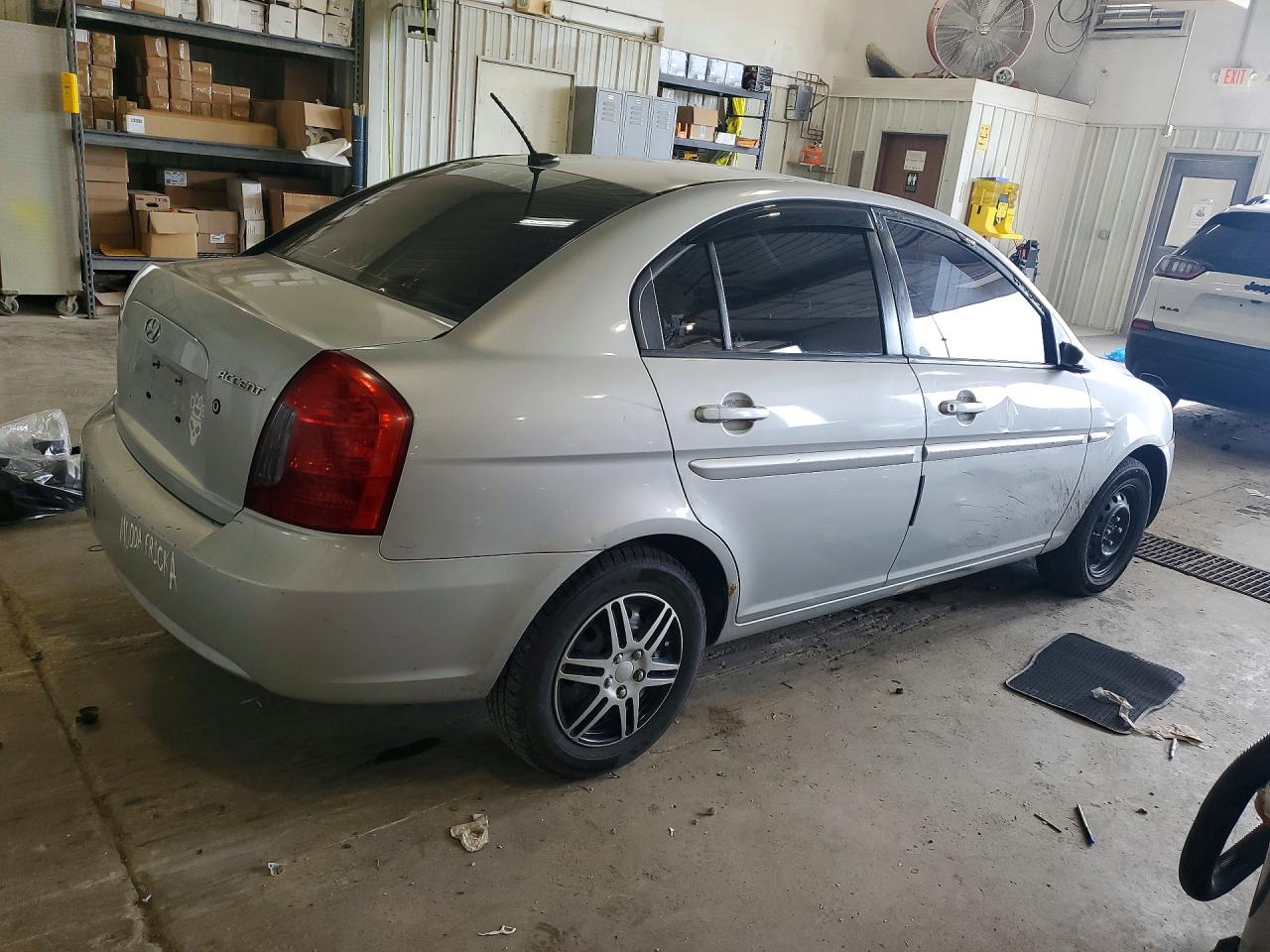 2008 Hyundai Accent Gls Серебряный vin: KMHCN46C38U275515
