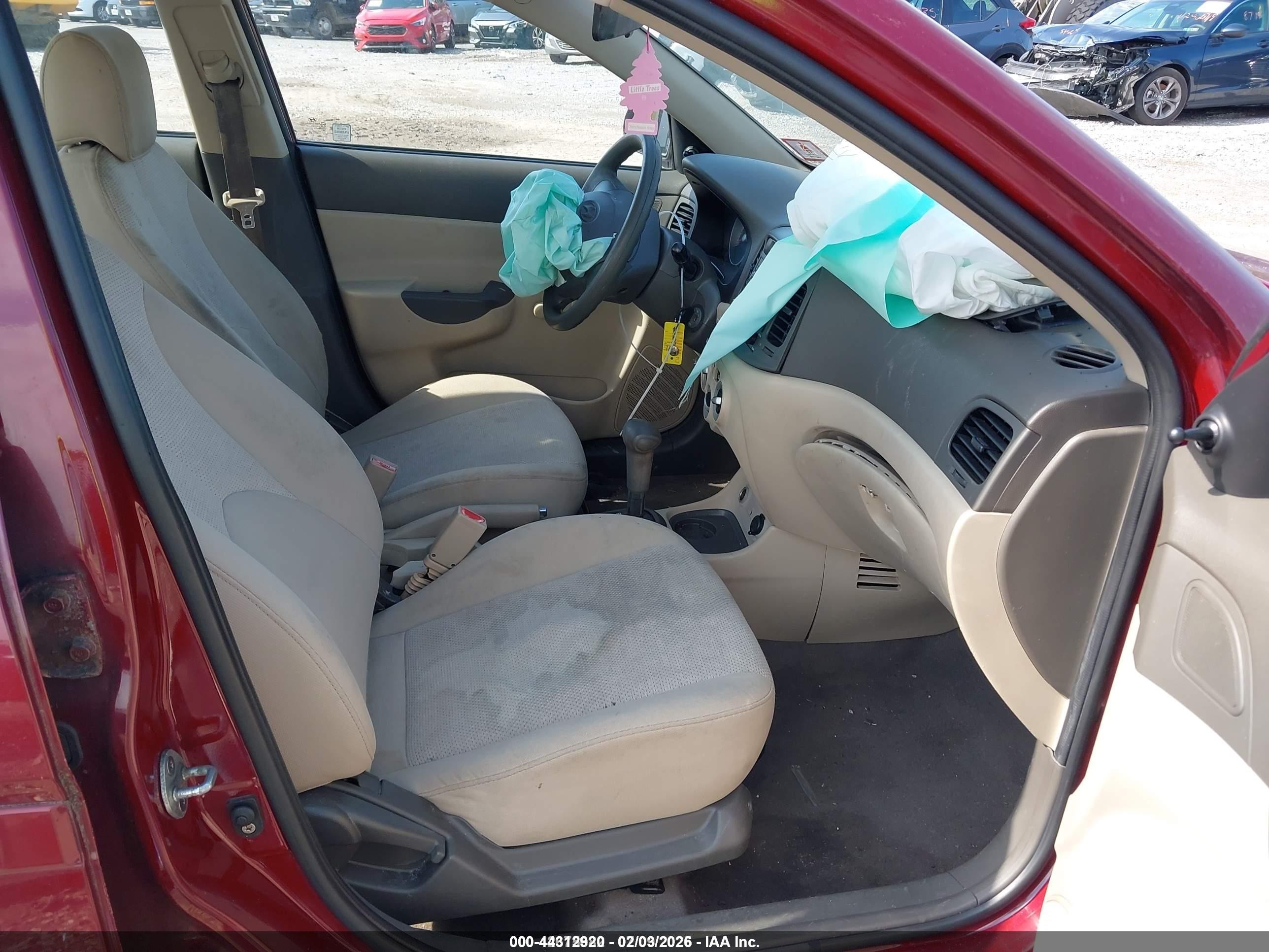2009 Hyundai Accent Gls Red vin: KMHCN46C39U315075