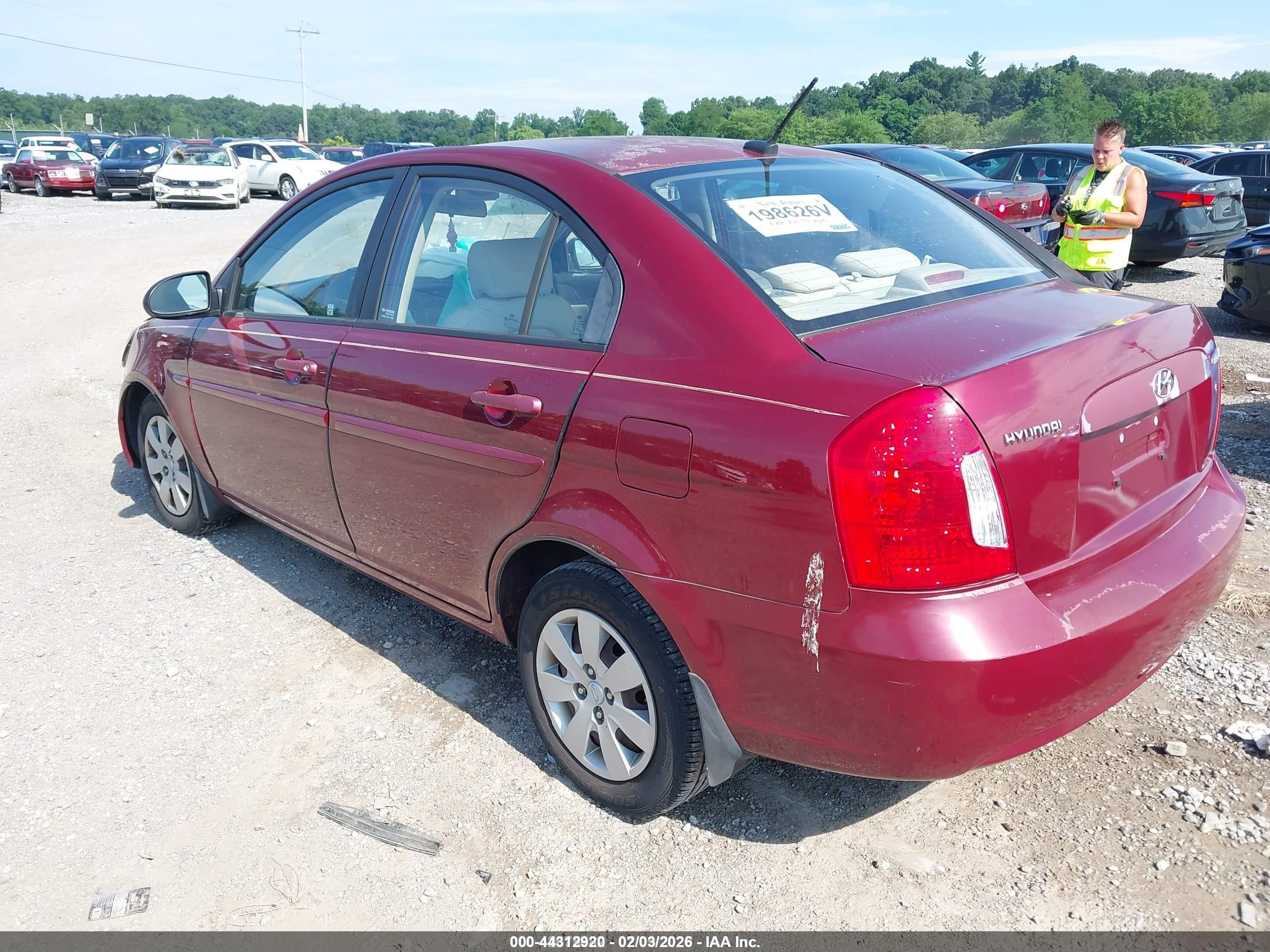 2009 Hyundai Accent Gls Red vin: KMHCN46C39U315075