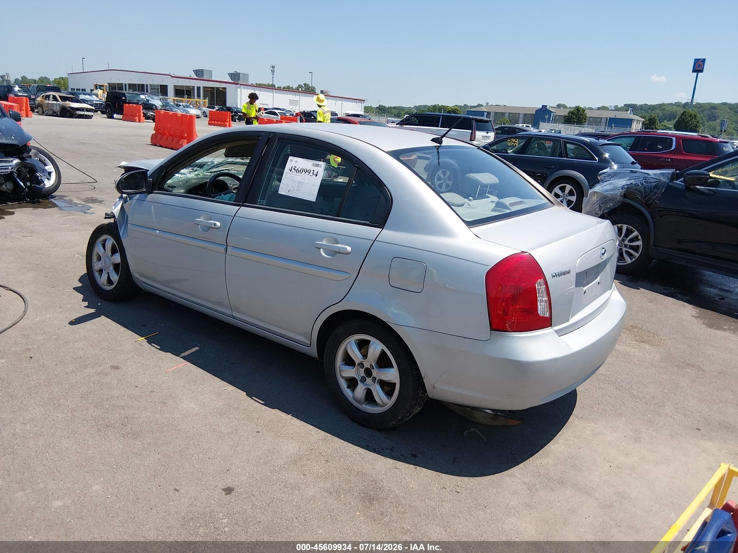 2007 Hyundai Accent Gls Silver vin: KMHCN46C47U121362