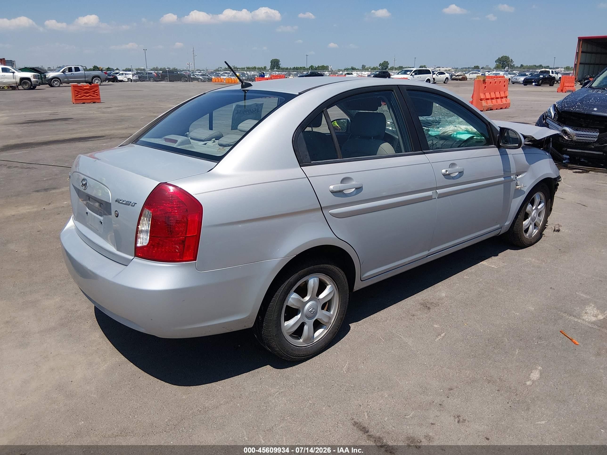 2007 Hyundai Accent Gls Silver vin: KMHCN46C47U121362