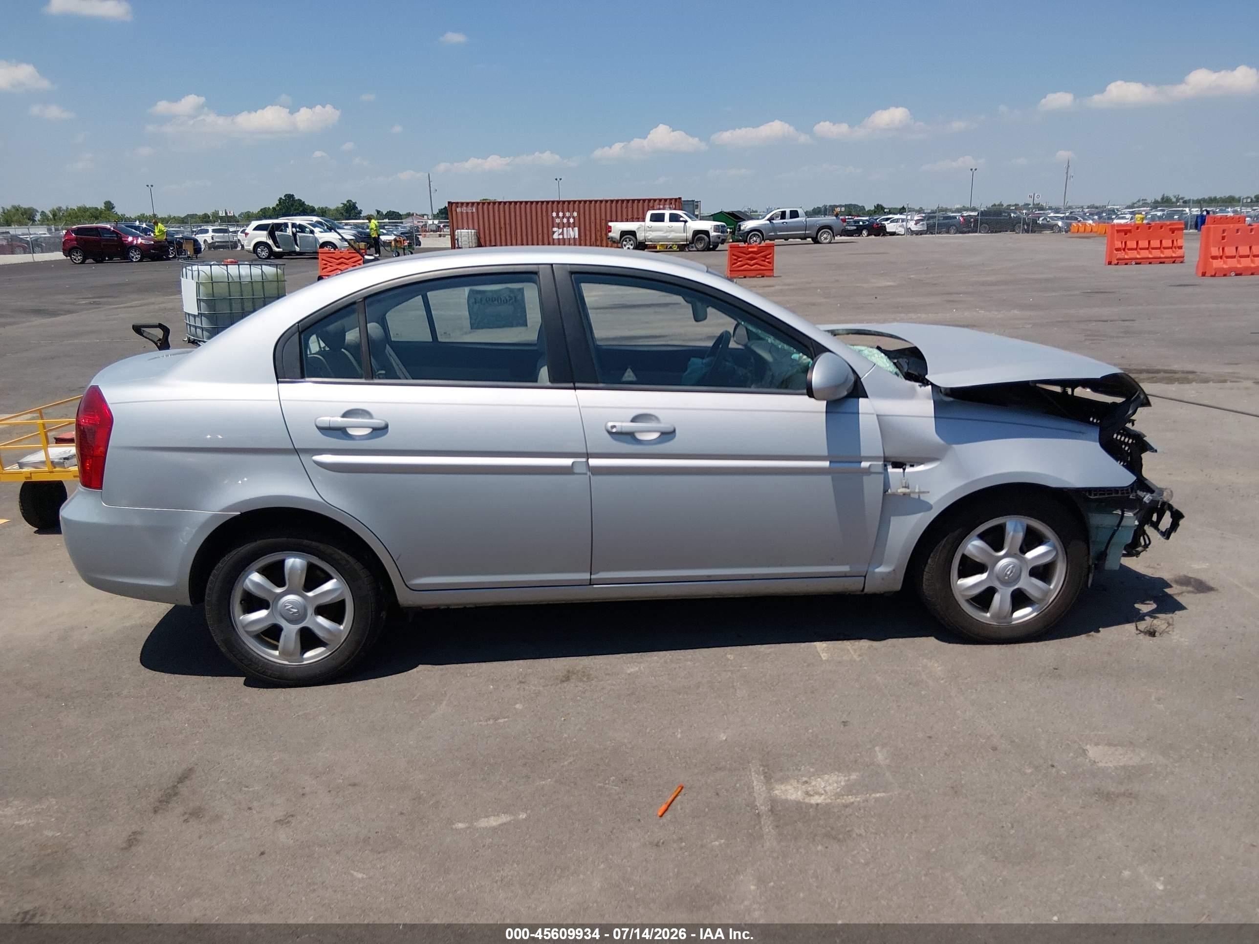2007 Hyundai Accent Gls Silver vin: KMHCN46C47U121362