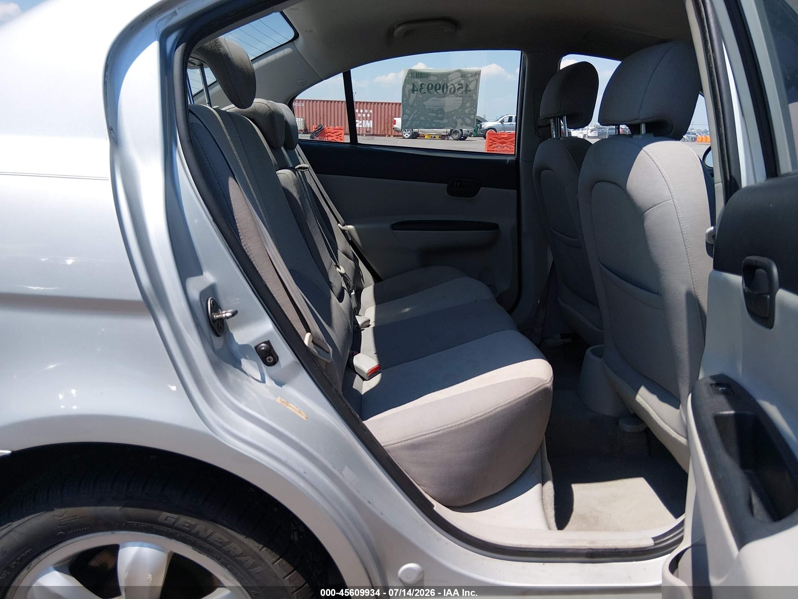 2007 Hyundai Accent Gls Silver vin: KMHCN46C47U121362