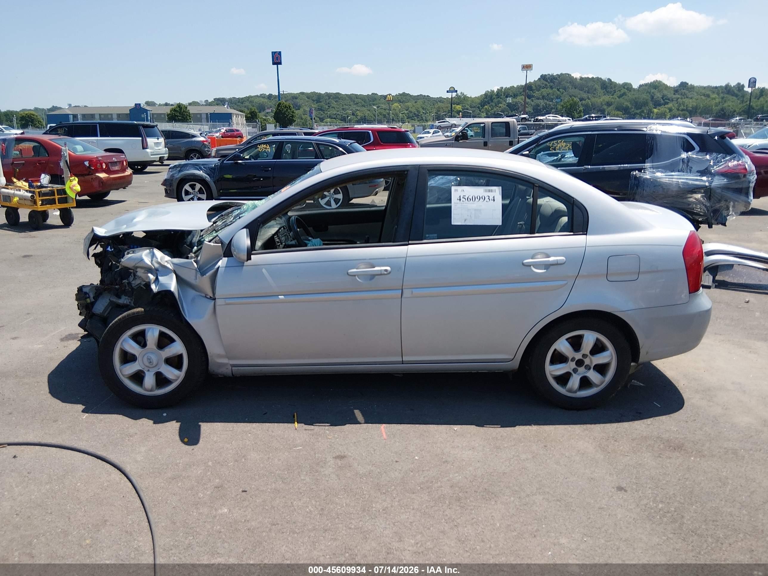 2007 Hyundai Accent Gls Silver vin: KMHCN46C47U121362