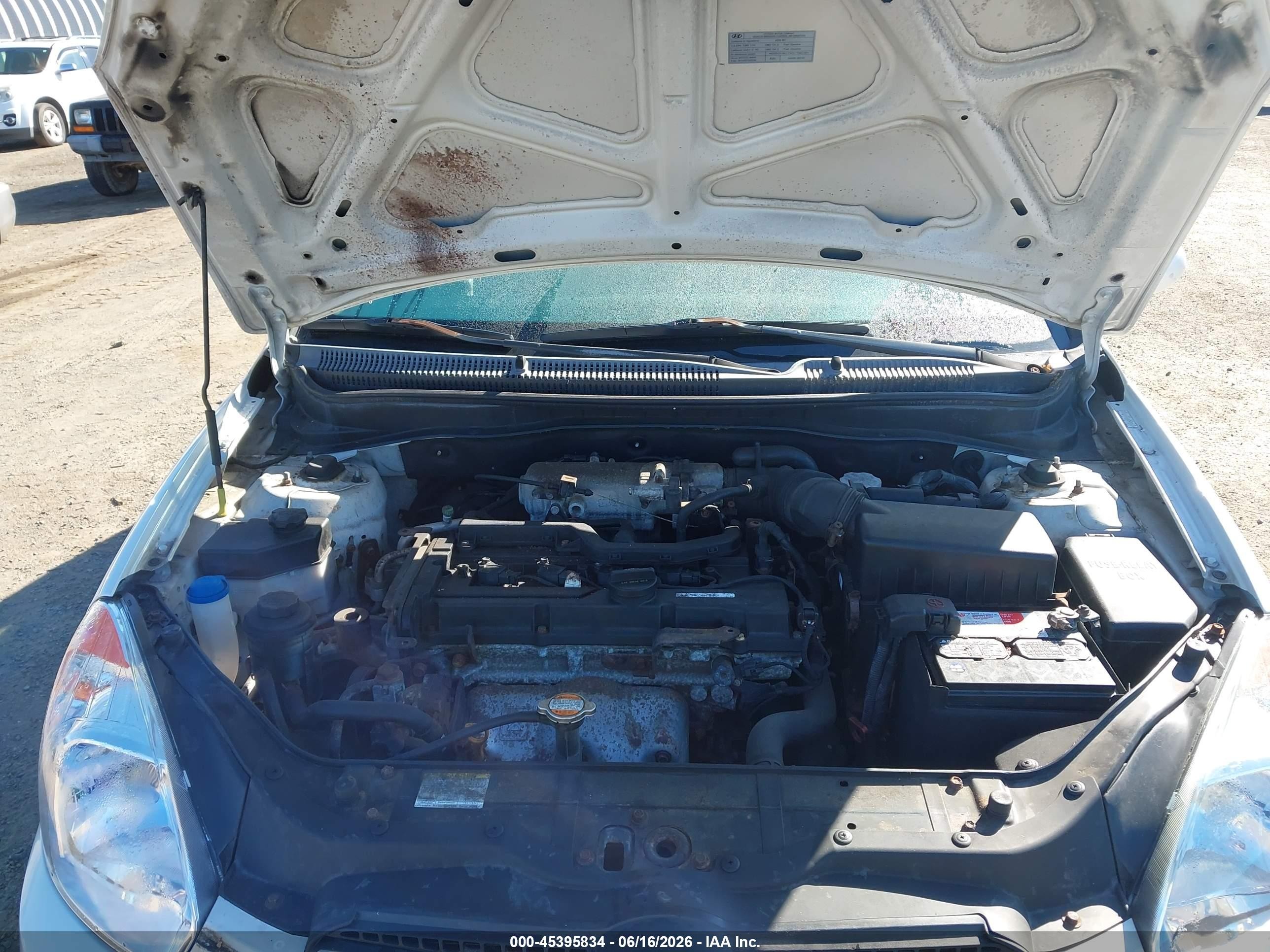 2009 Hyundai Accent Gls White vin: KMHCN46C49U307759