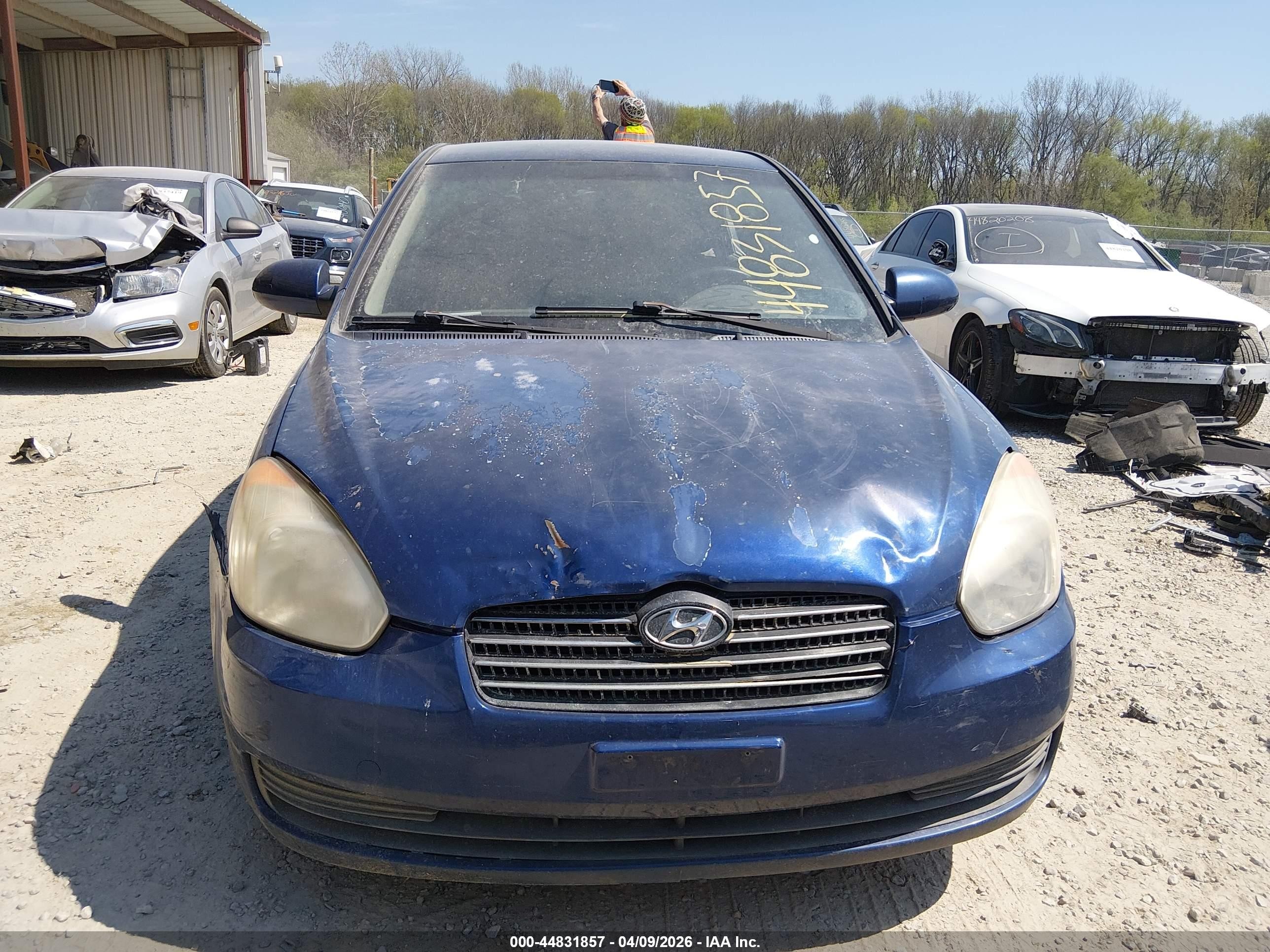 2009 Hyundai Accent Gls Blue vin: KMHCN46C49U328076