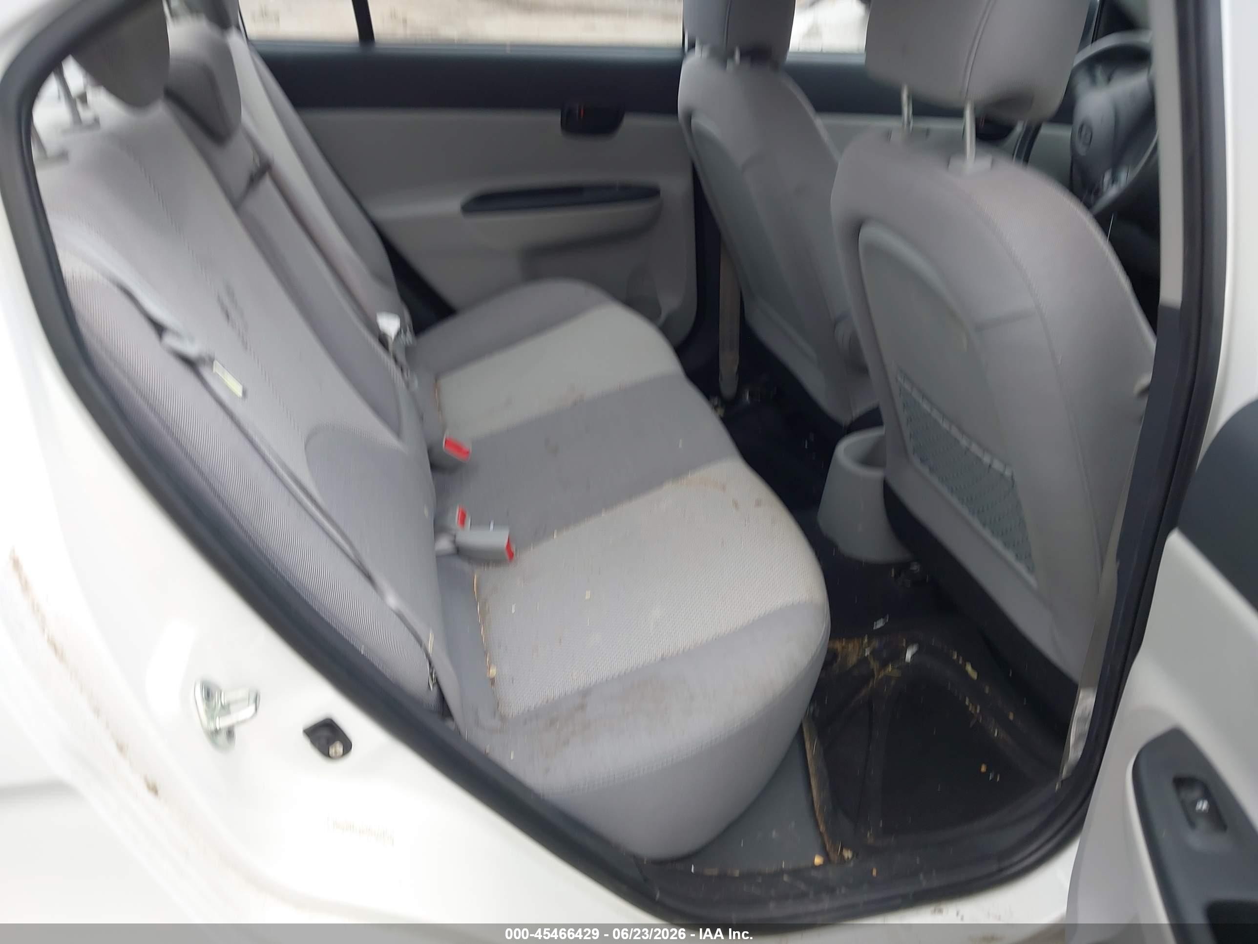 2009 Hyundai Accent Gls White vin: KMHCN46C49U355777