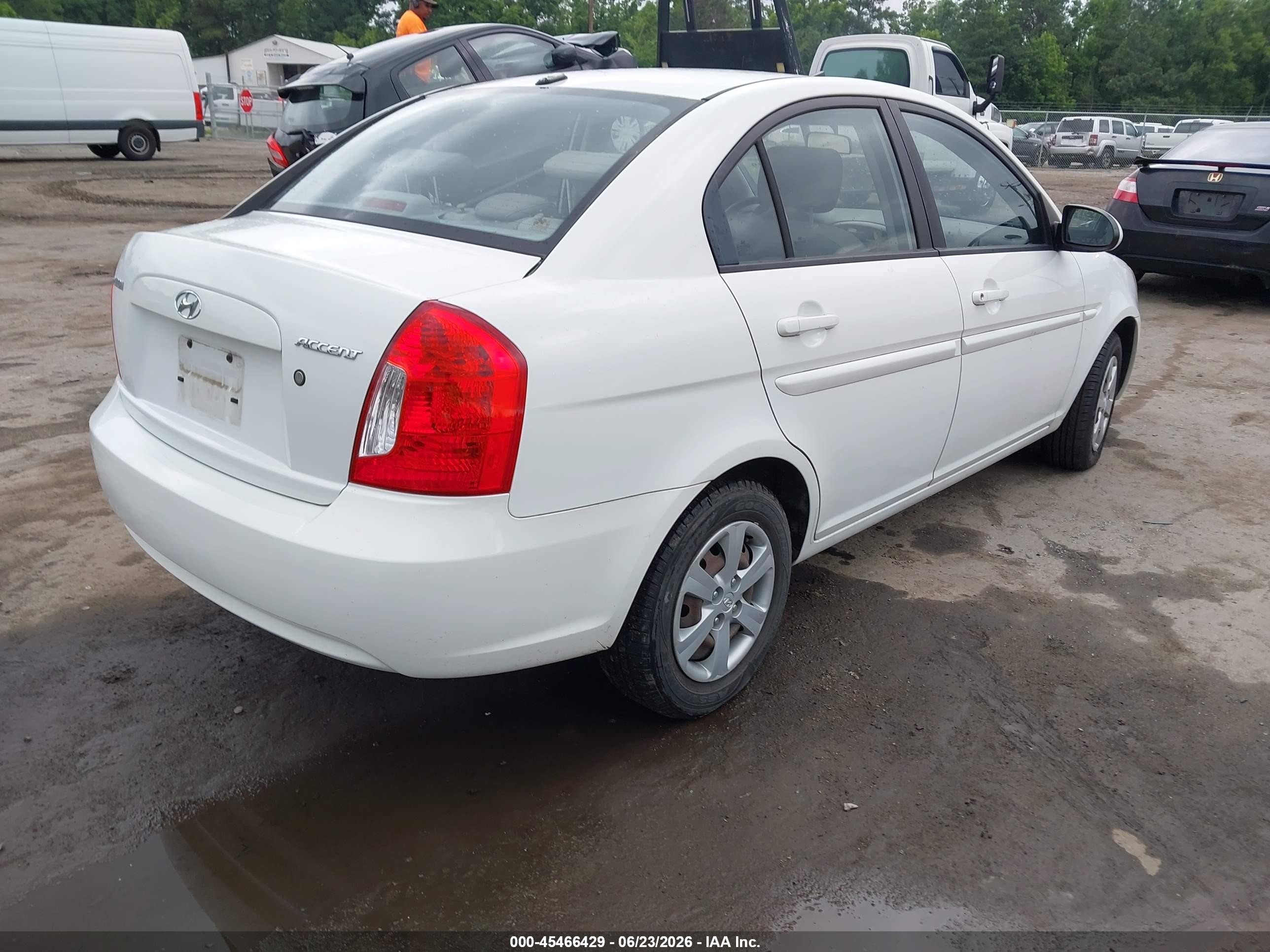 2009 Hyundai Accent Gls White vin: KMHCN46C49U355777