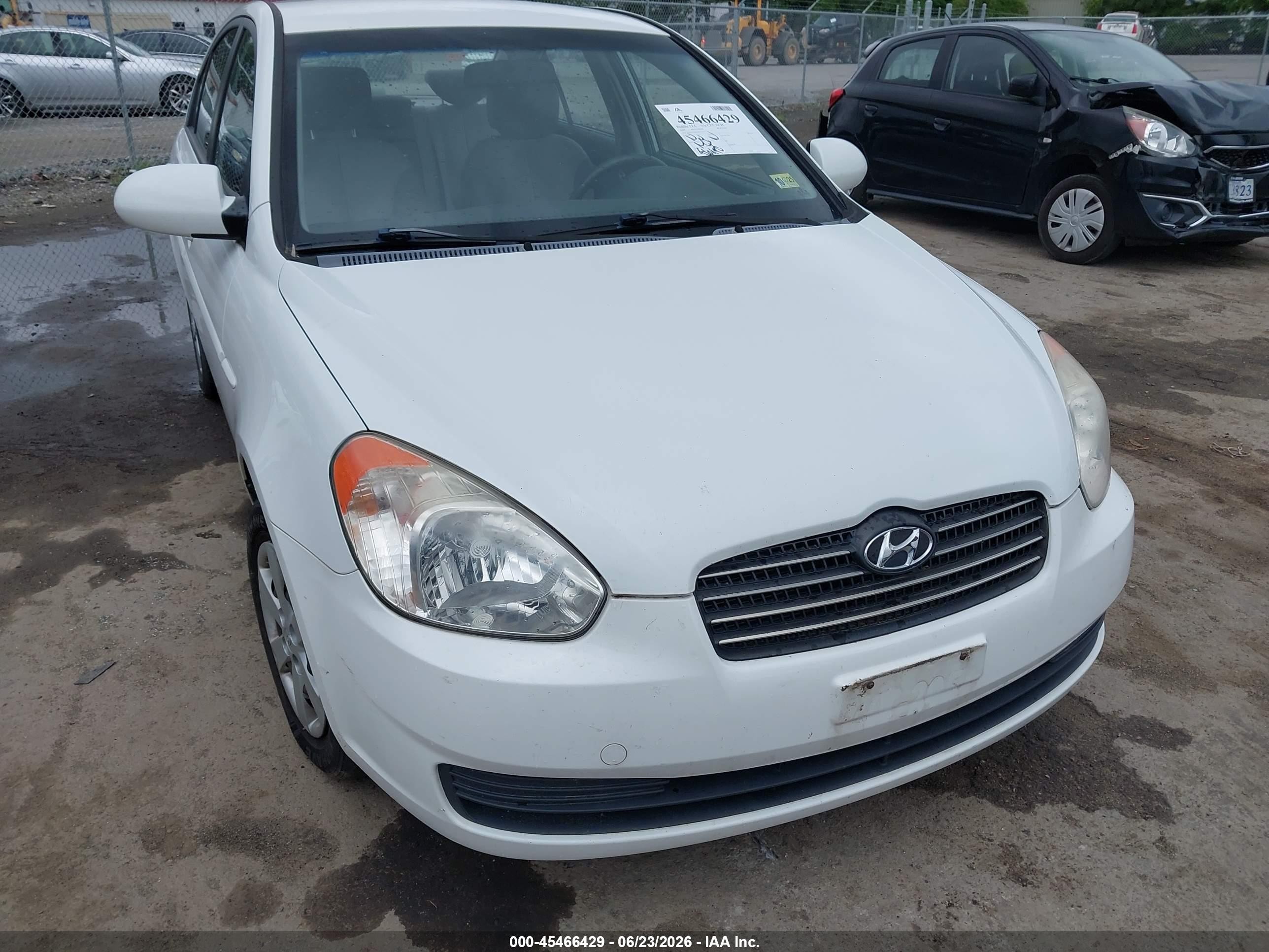 2009 Hyundai Accent Gls White vin: KMHCN46C49U355777