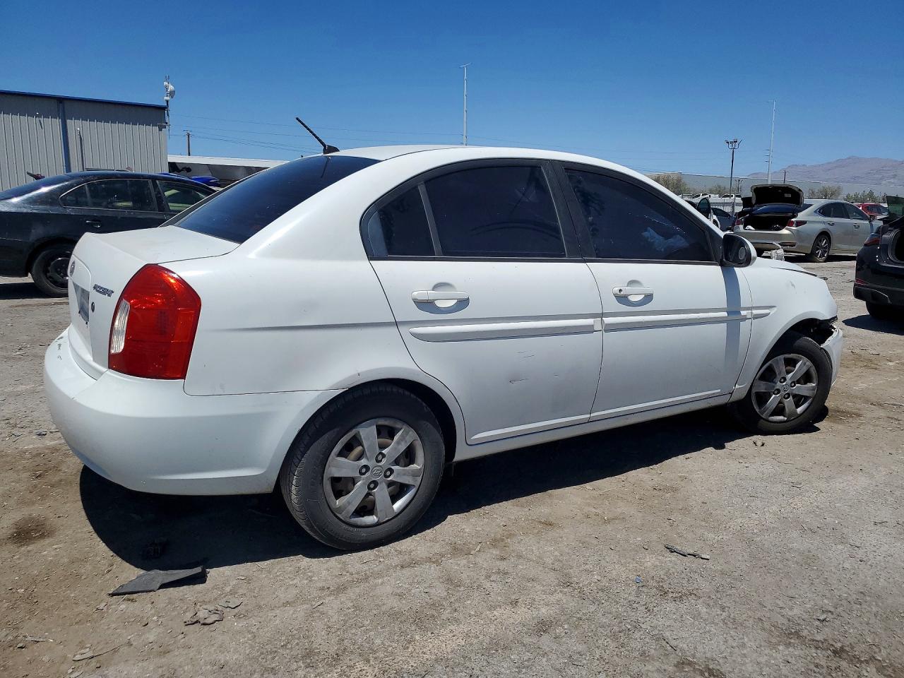 2006 Hyundai Accent Gls White vin: KMHCN46C56U059906
