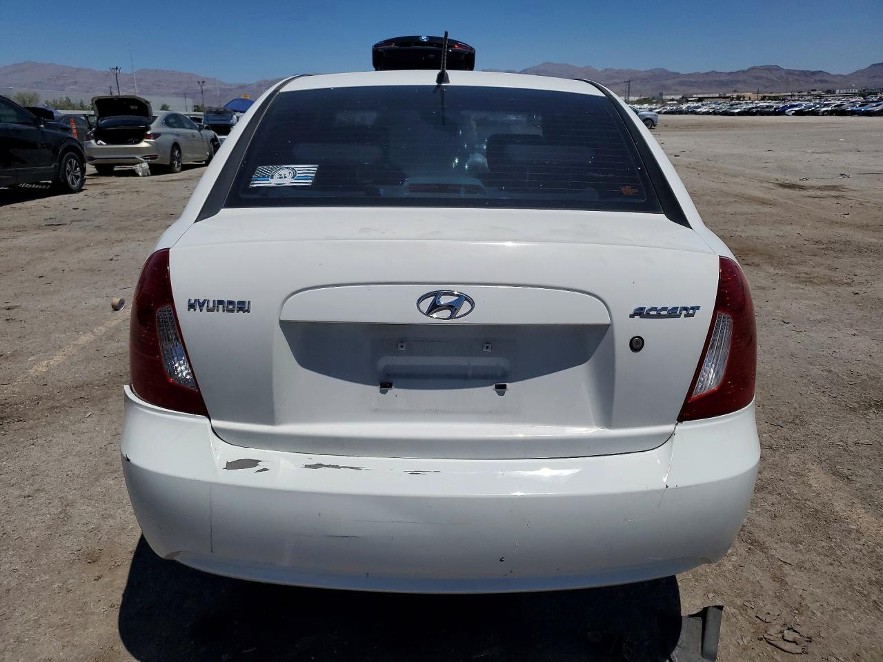 2006 Hyundai Accent Gls White vin: KMHCN46C56U059906
