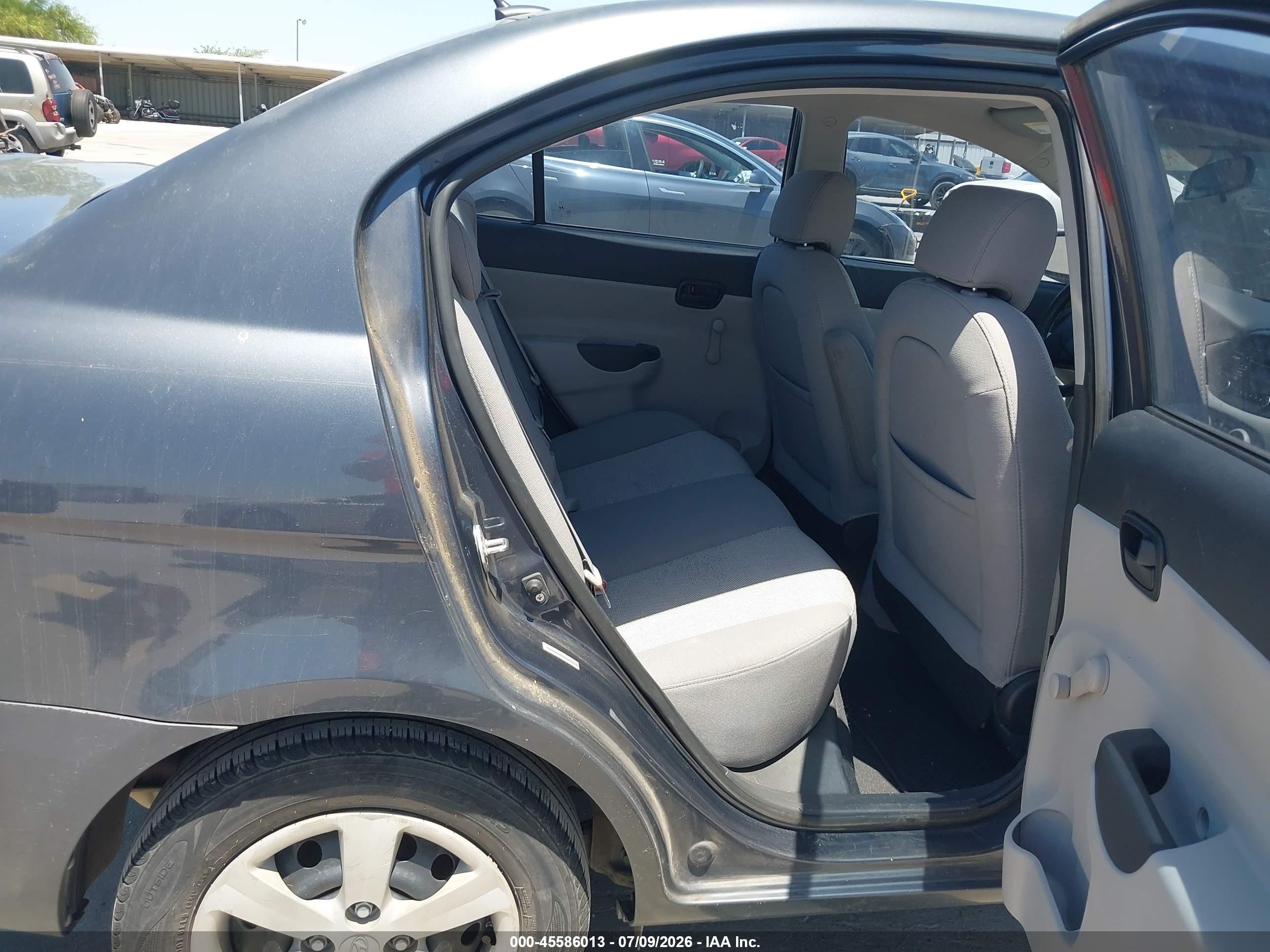 2008 Hyundai Accent Gls Gray vin: KMHCN46C58U244377