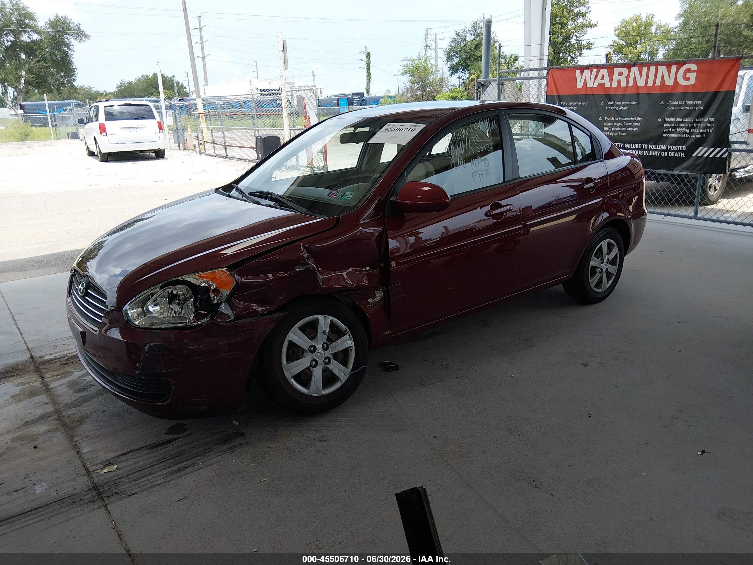 2008 Hyundai Accent Gls Burgundy vin: KMHCN46C58U275919