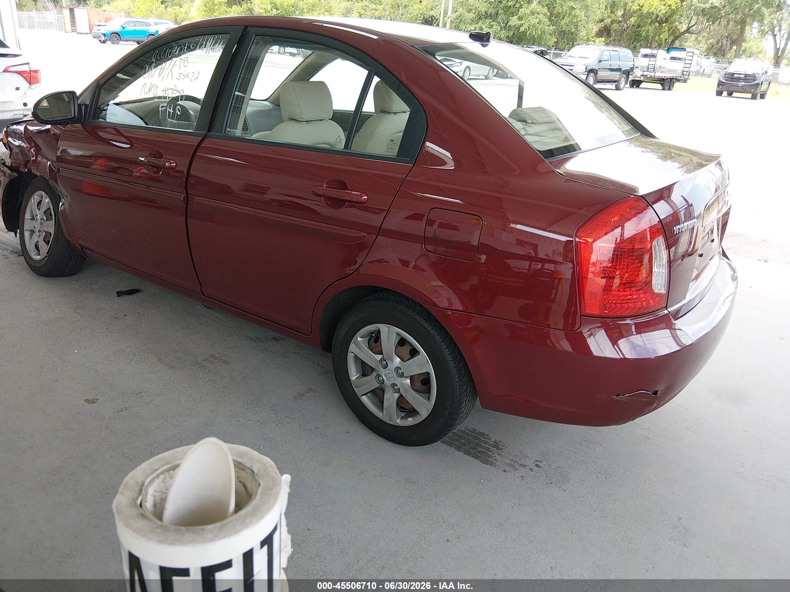 2008 Hyundai Accent Gls Burgundy vin: KMHCN46C58U275919