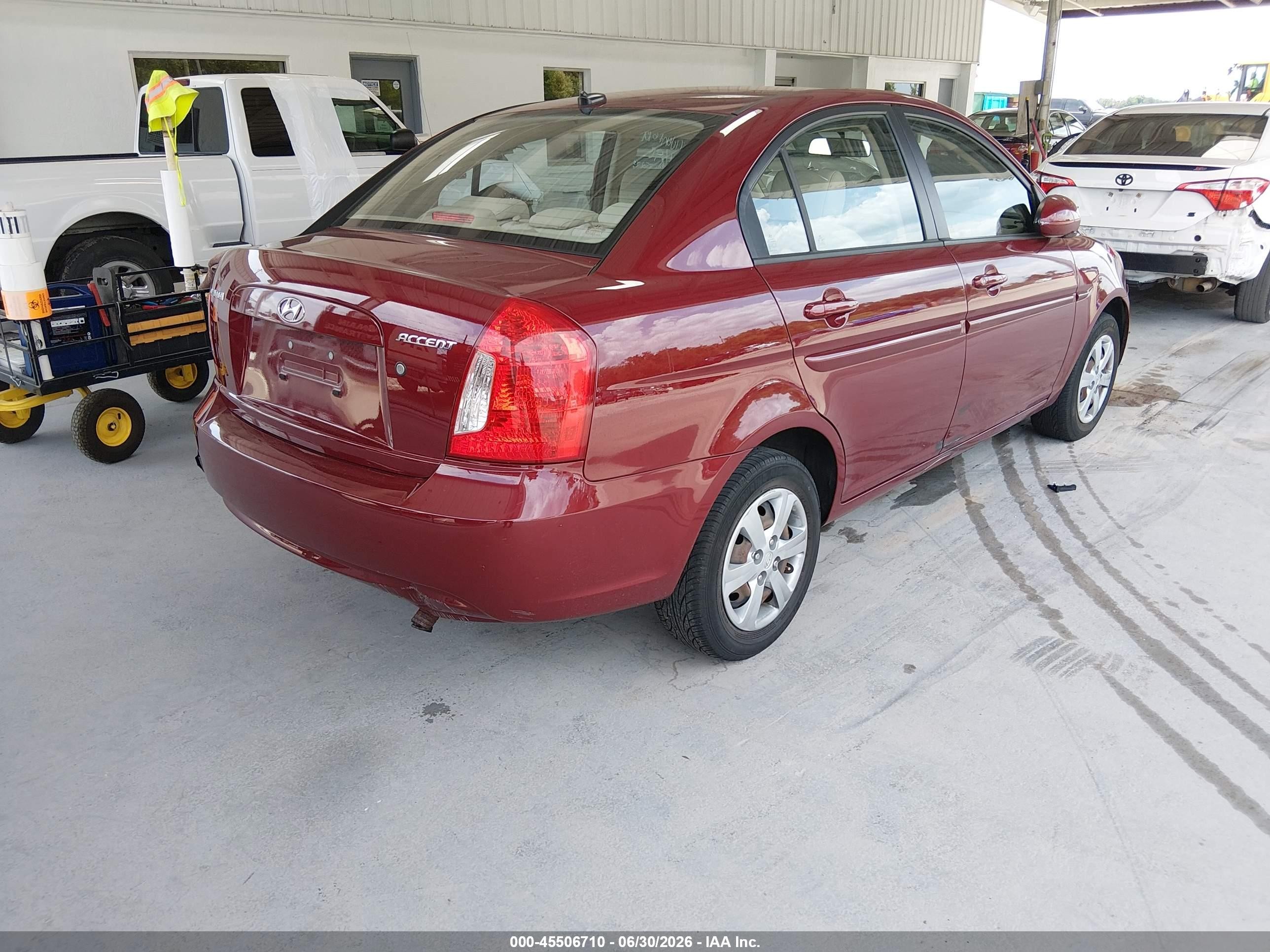 2008 Hyundai Accent Gls Burgundy vin: KMHCN46C58U275919