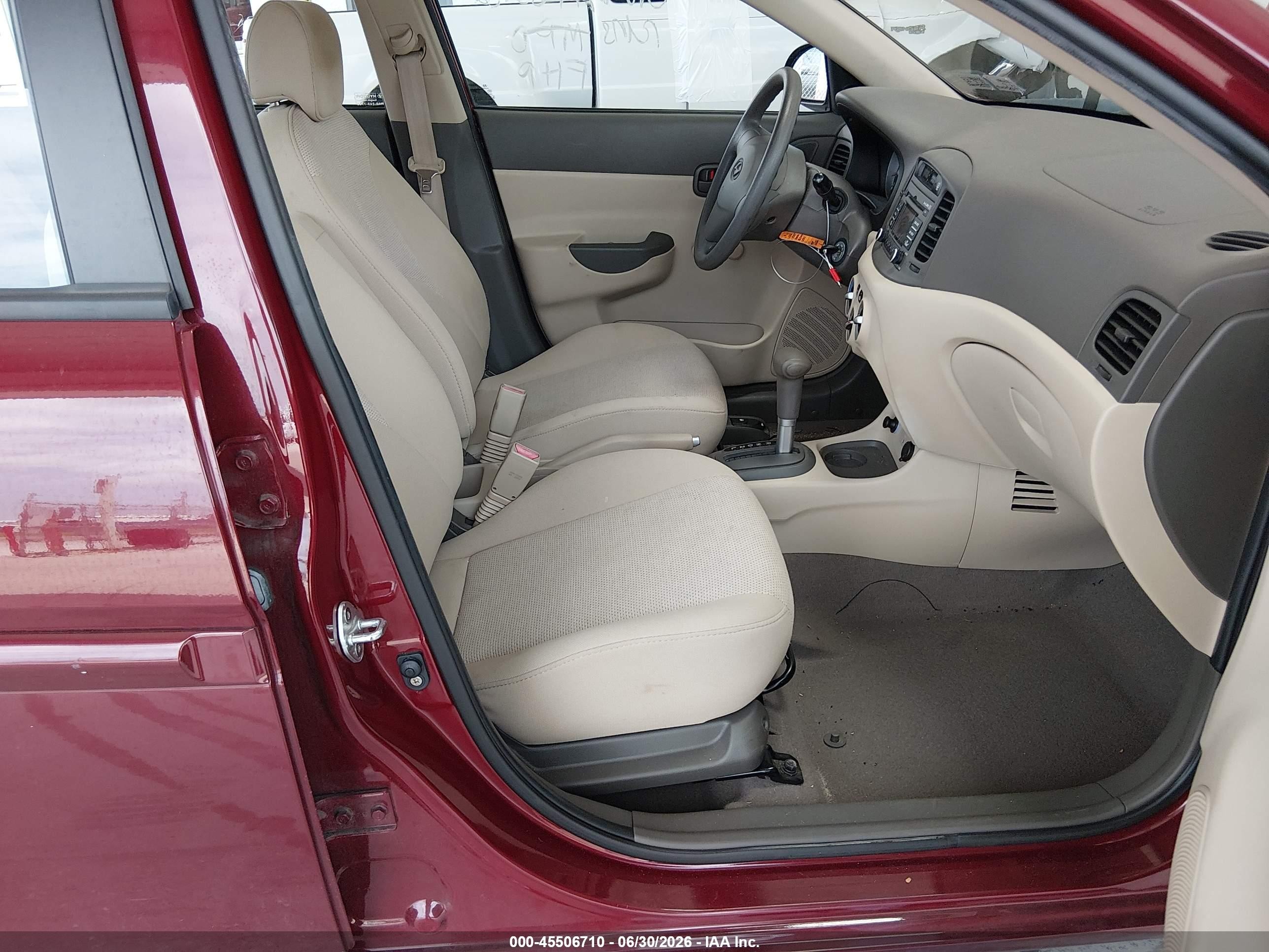 2008 Hyundai Accent Gls Burgundy vin: KMHCN46C58U275919