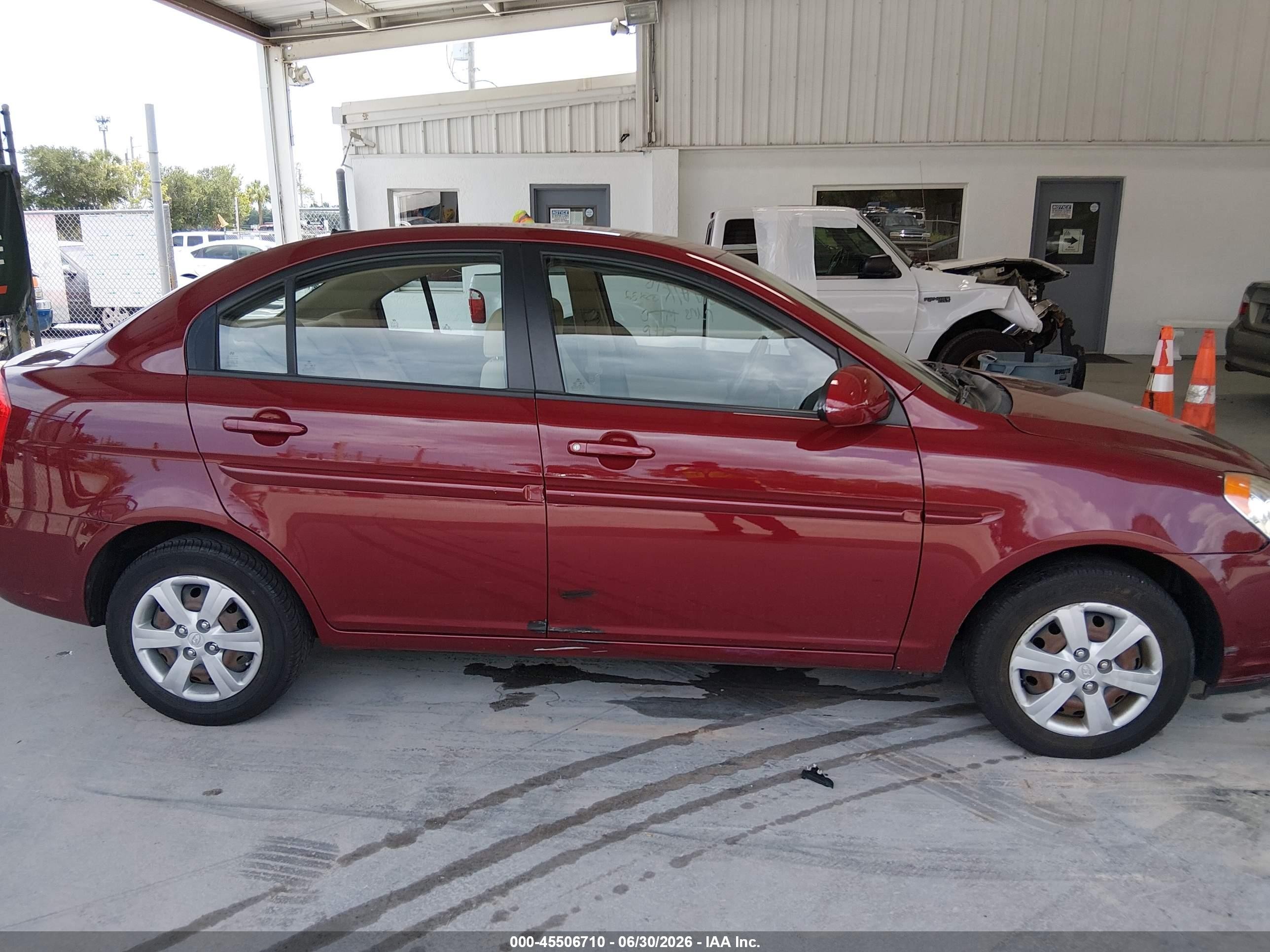 2008 Hyundai Accent Gls Burgundy vin: KMHCN46C58U275919