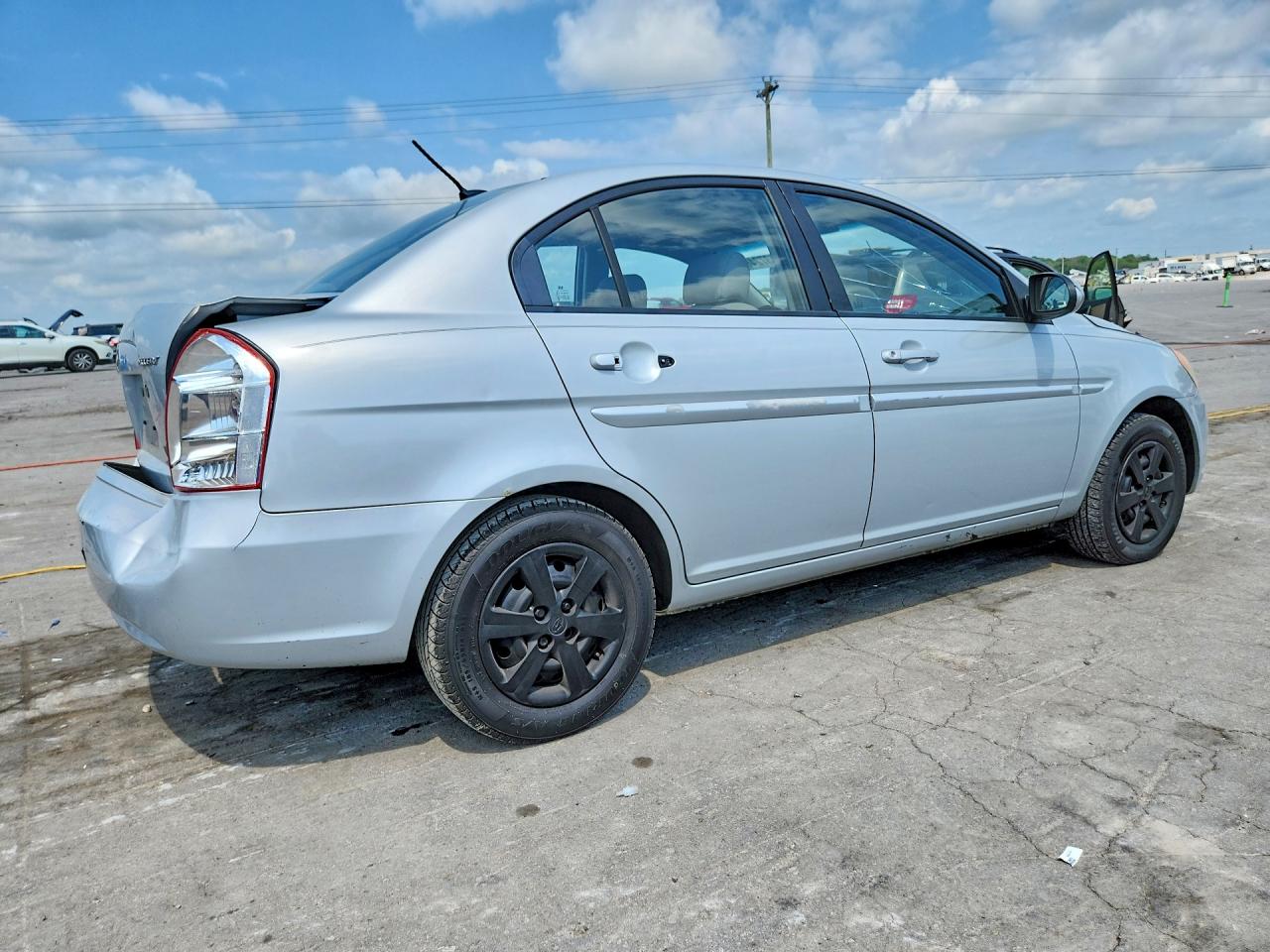 2009 Hyundai Accent Gls Серебряный vin: KMHCN46C59U320598
