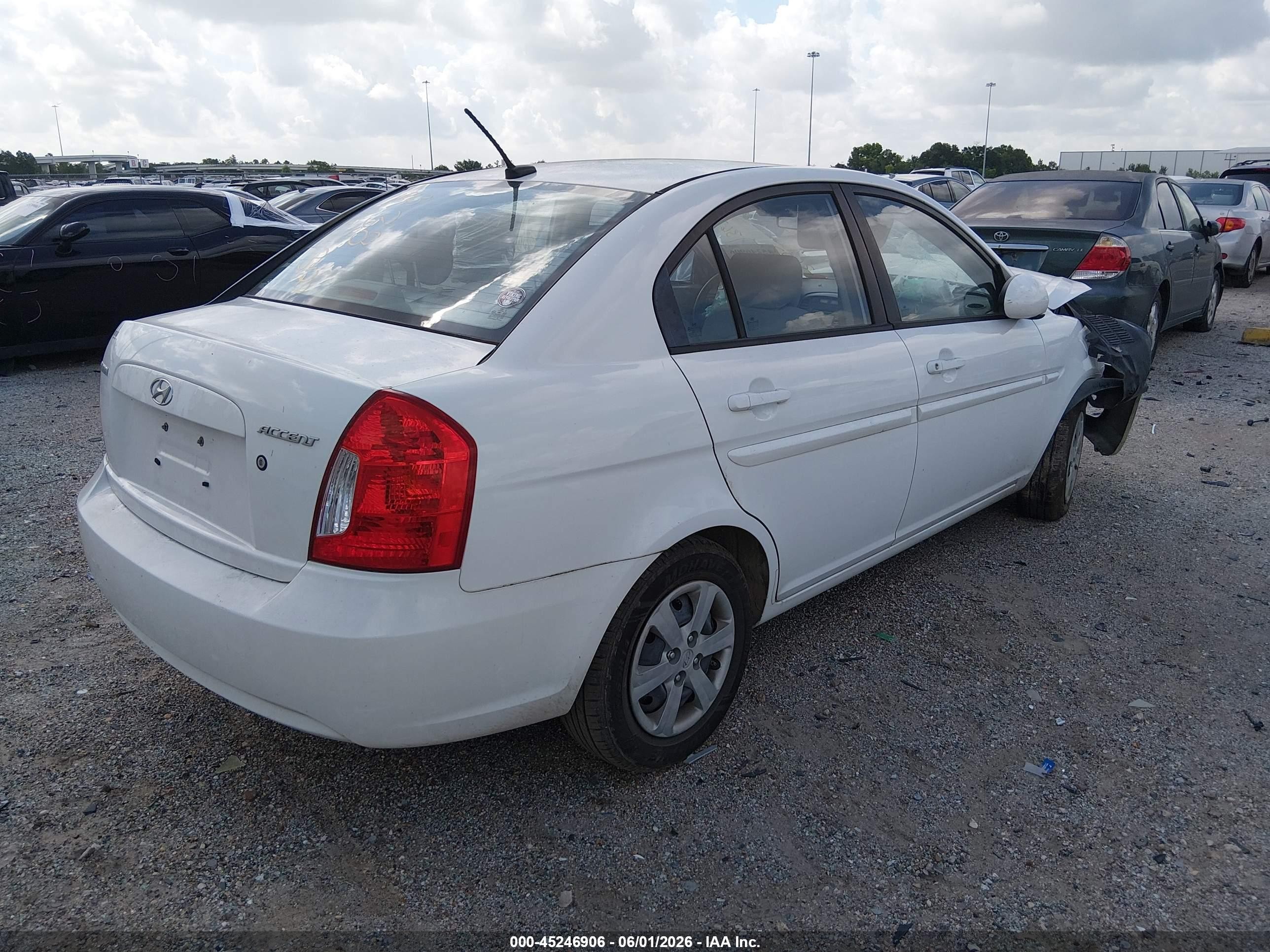2009 Hyundai Accent Gls White vin: KMHCN46C59U343427