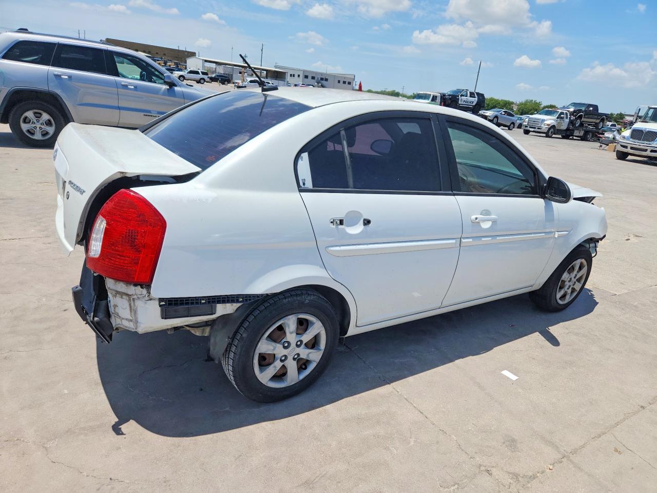 2008 Hyundai Accent Gls Белый vin: KMHCN46C68U227023