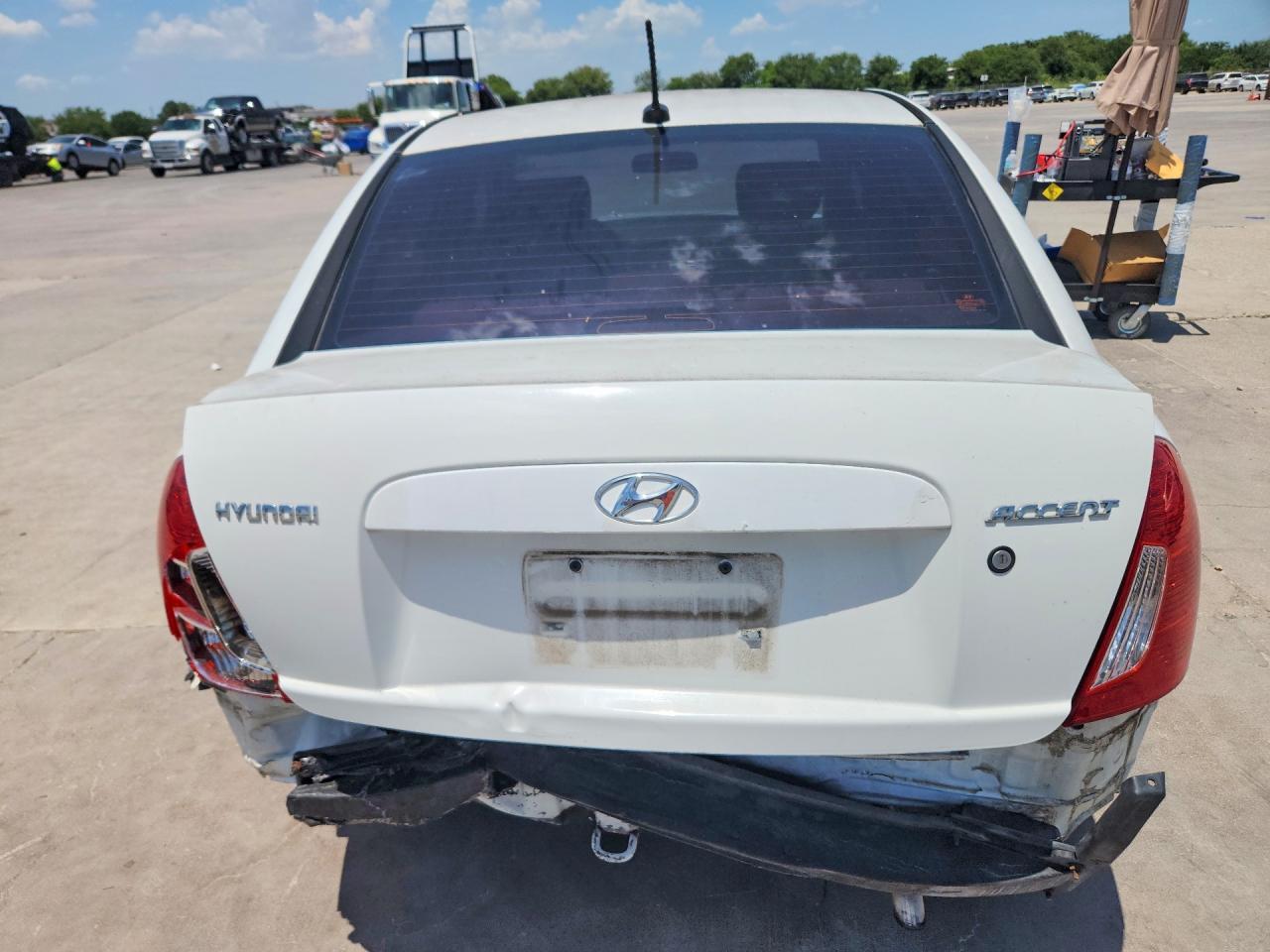 2008 Hyundai Accent Gls Белый vin: KMHCN46C68U227023