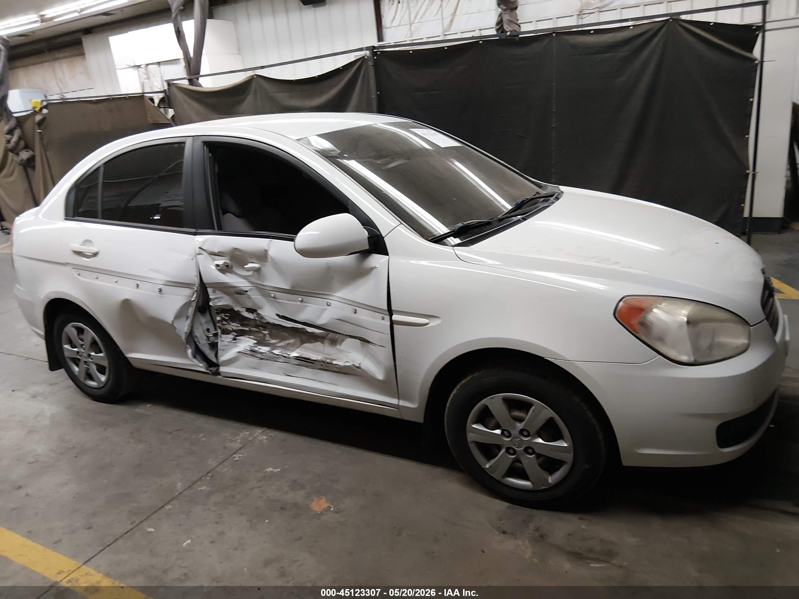 2008 Hyundai Accent Gls White vin: KMHCN46C68U231458