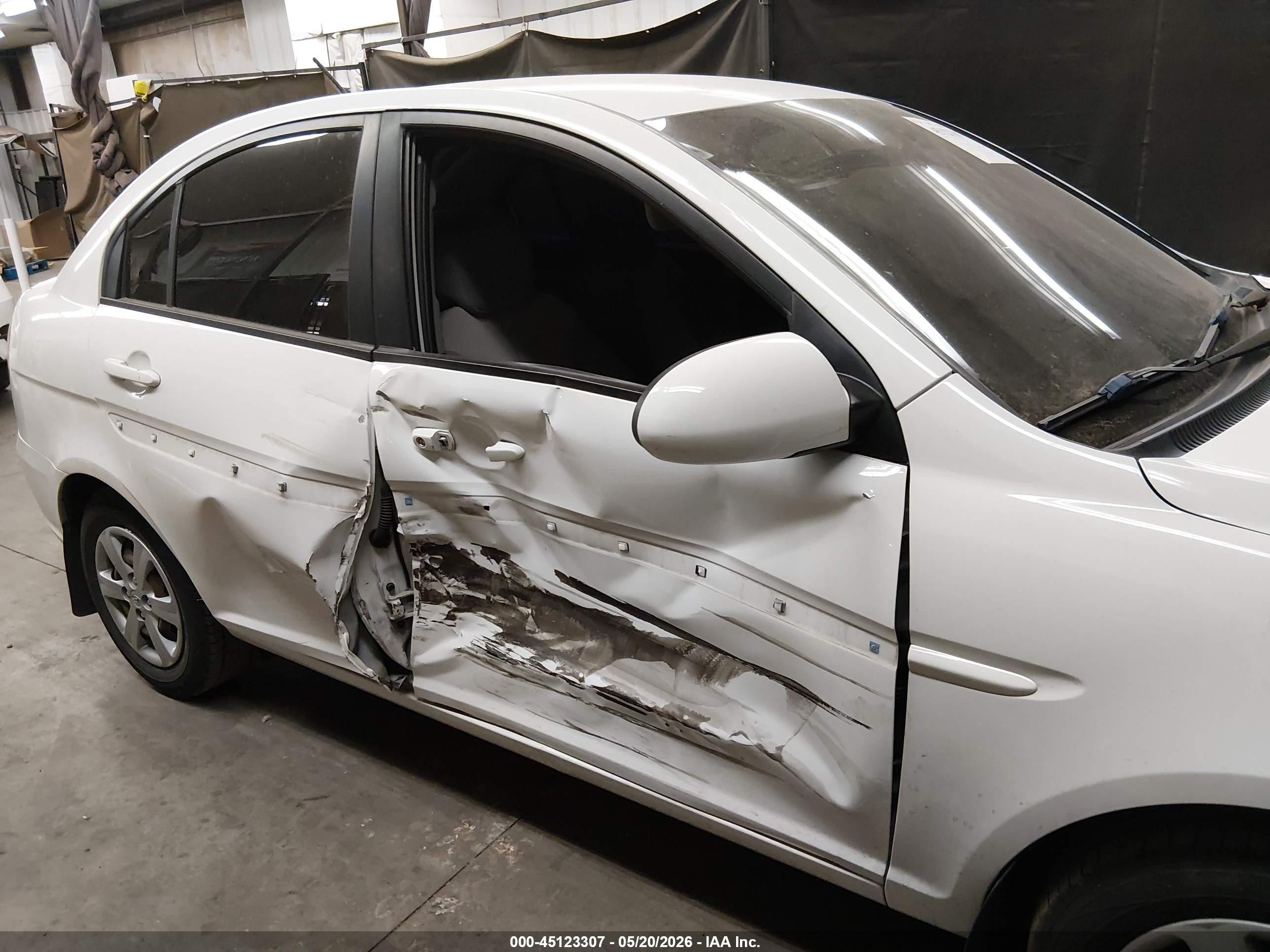 2008 Hyundai Accent Gls White vin: KMHCN46C68U231458