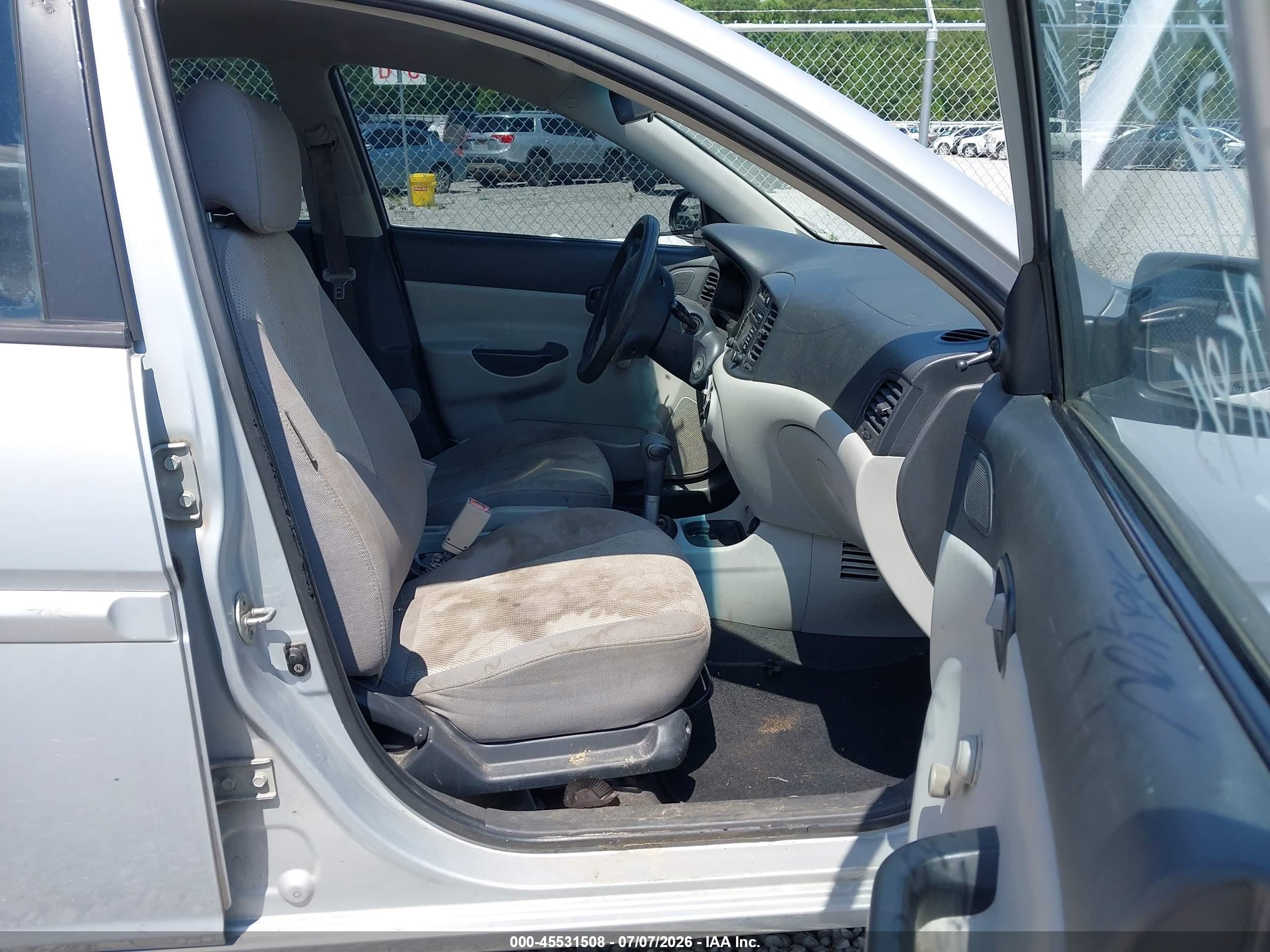 2008 Hyundai Accent Gls Silver vin: KMHCN46C68U235445