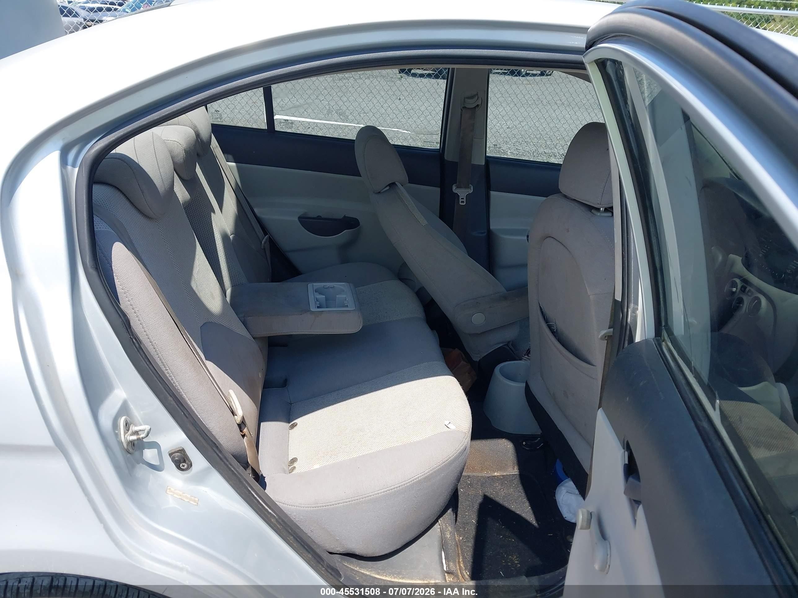 2008 Hyundai Accent Gls Silver vin: KMHCN46C68U235445