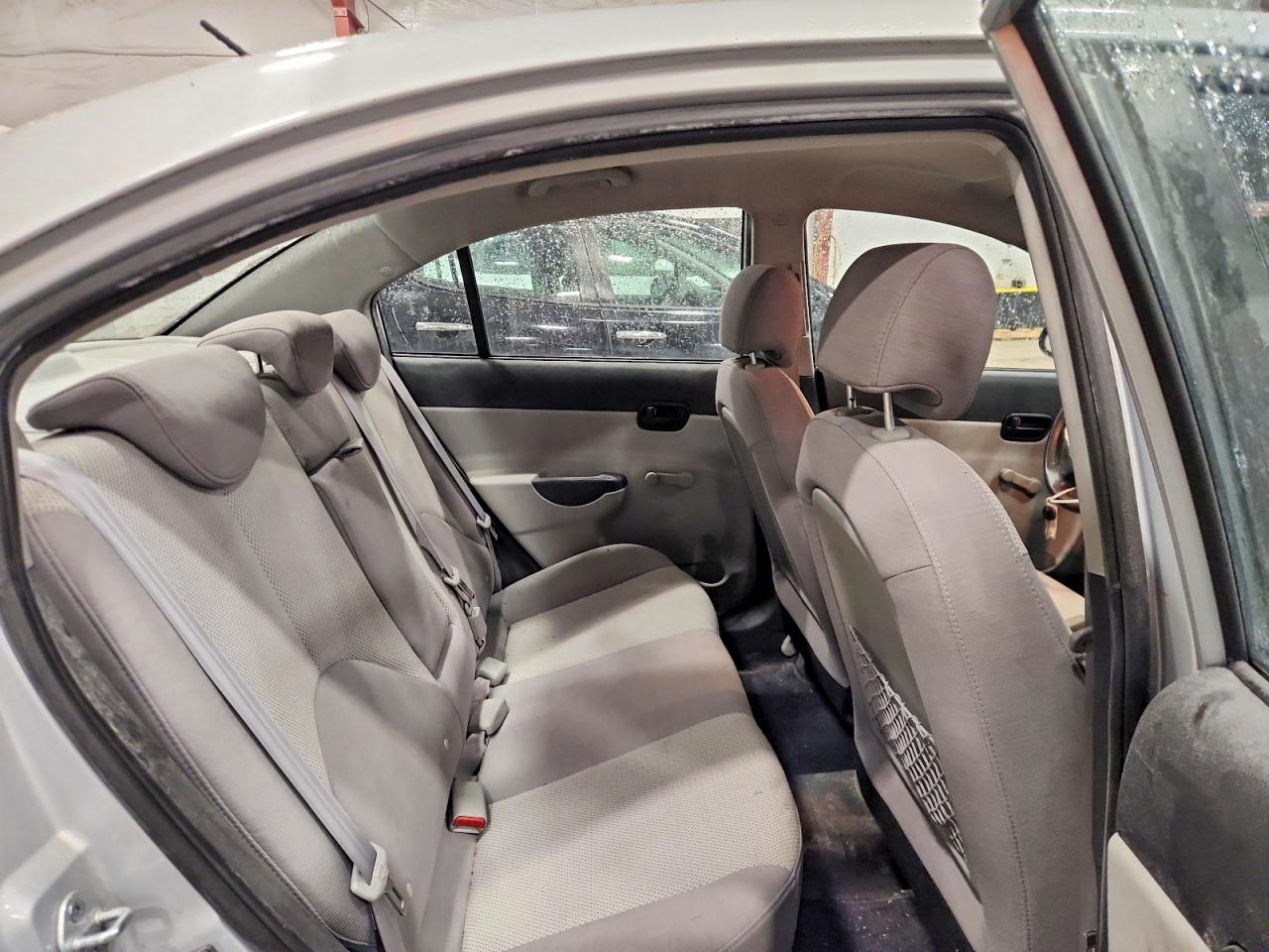2009 Hyundai Accent Gls Silver vin: KMHCN46C69U330038