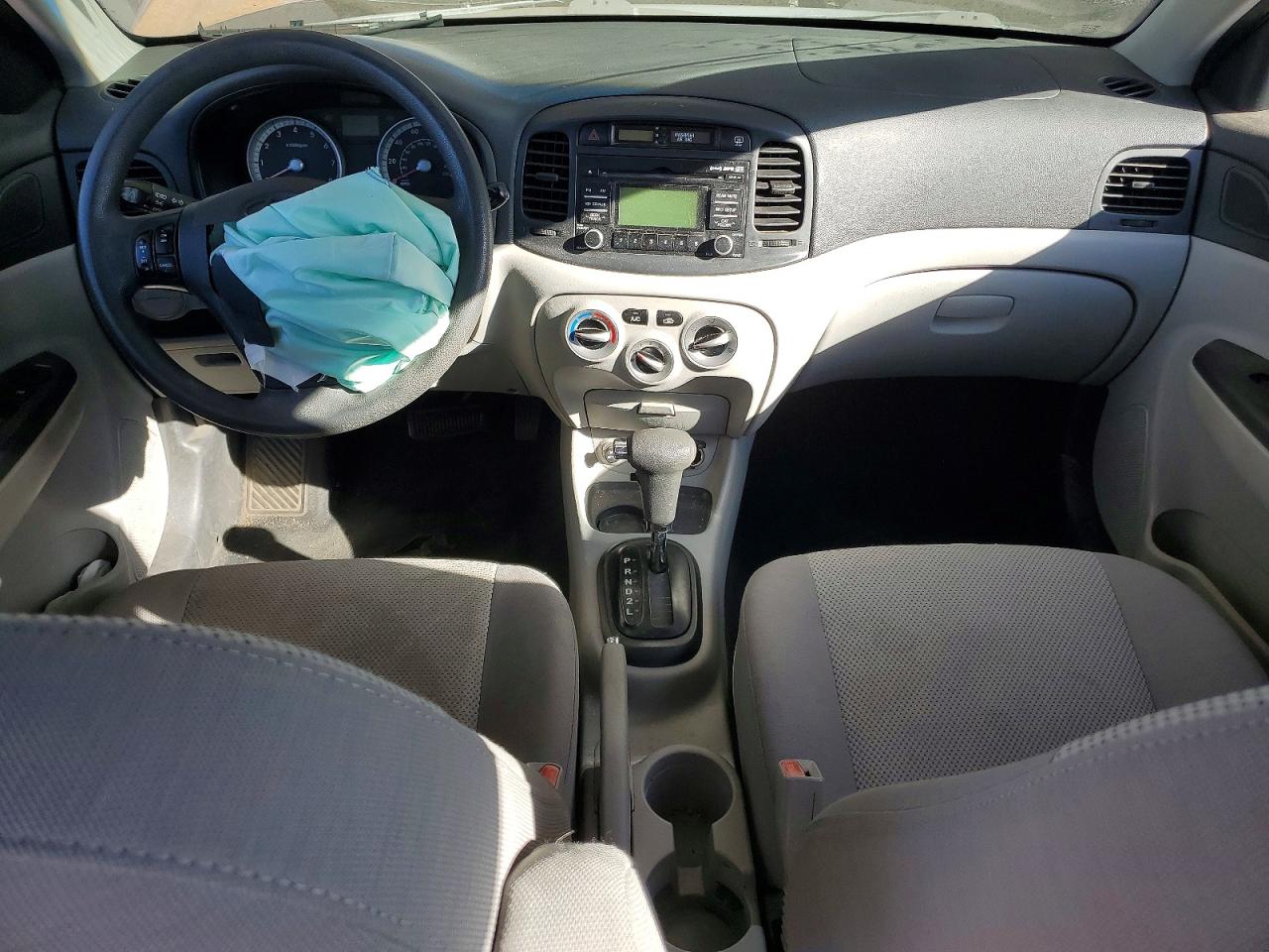 2009 Hyundai Accent Gls Silver vin: KMHCN46C69U334378