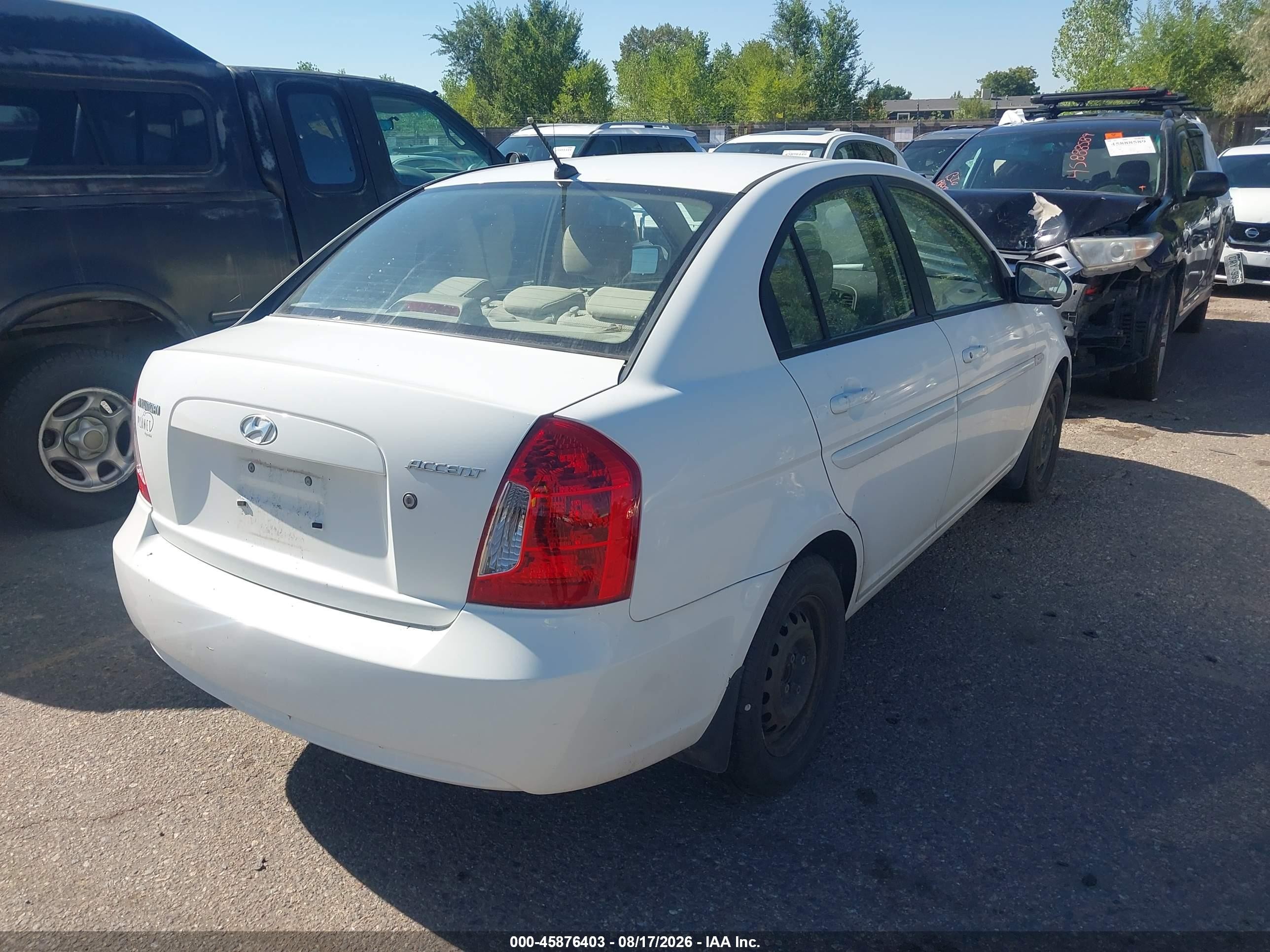 2007 Hyundai Accent Gls Белый vin: KMHCN46C77U102241