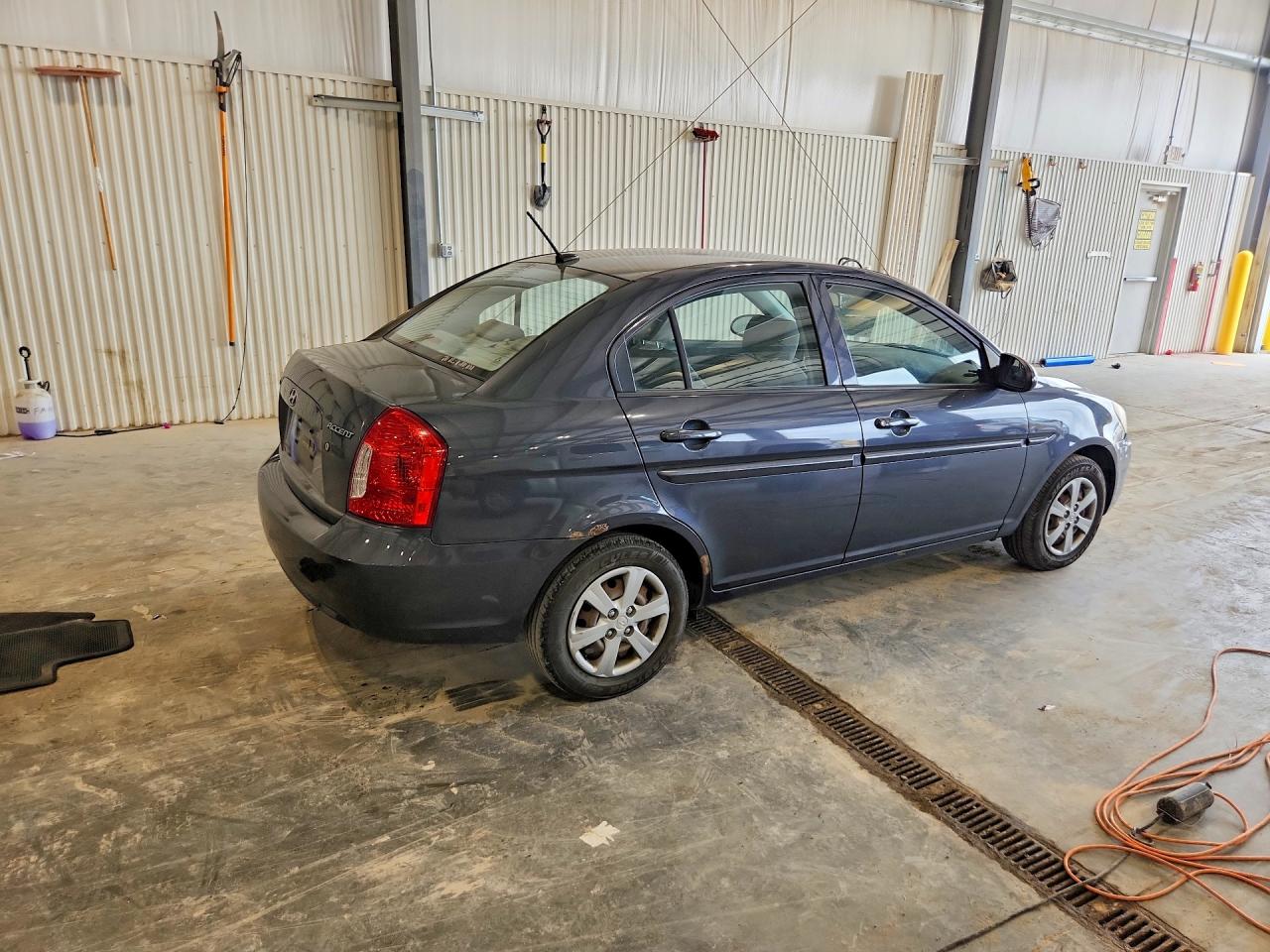2008 Hyundai Accent Gls Gray vin: KMHCN46C78U249709