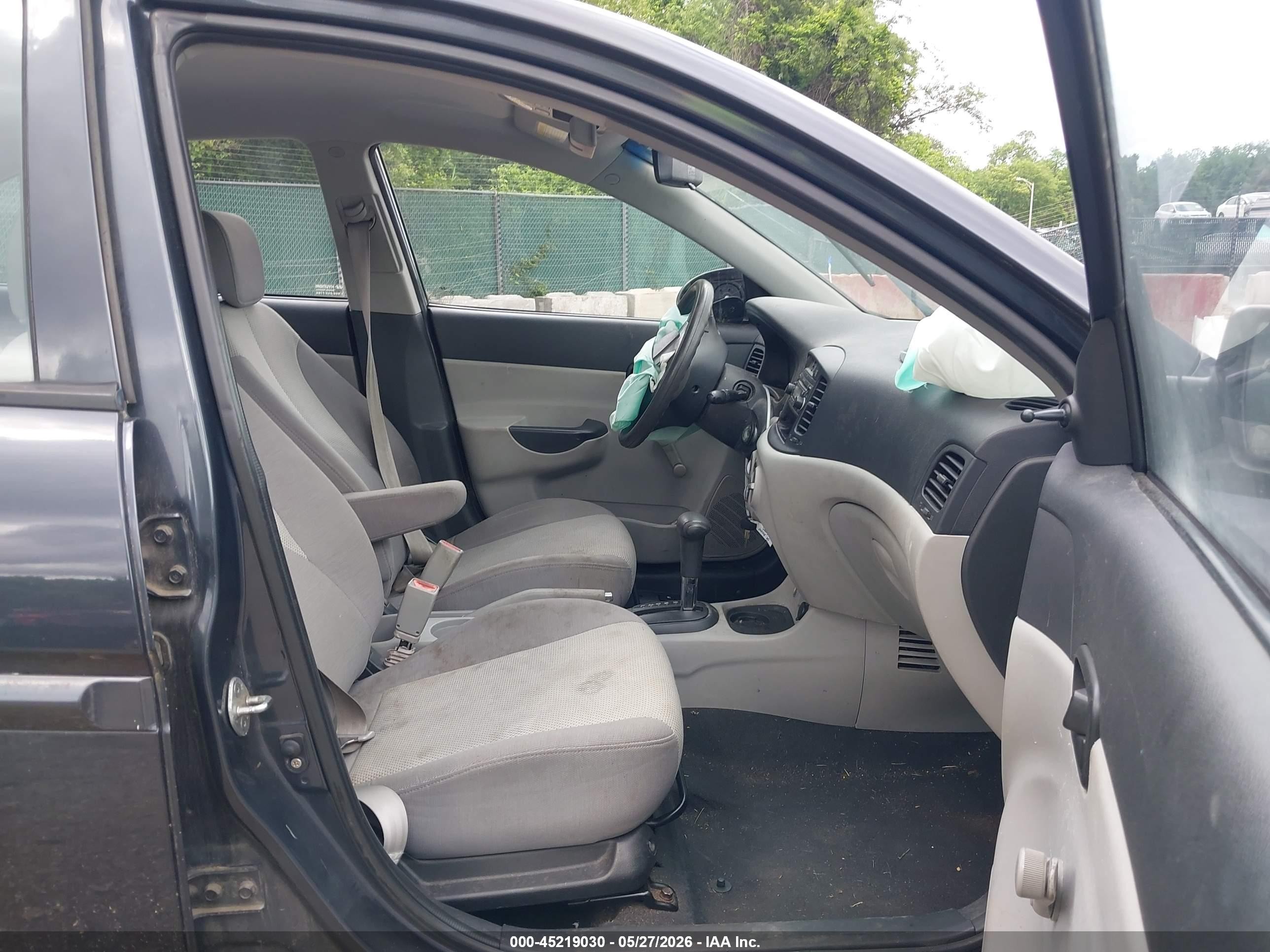 2009 Hyundai Accent Gls Gray vin: KMHCN46C79U368314