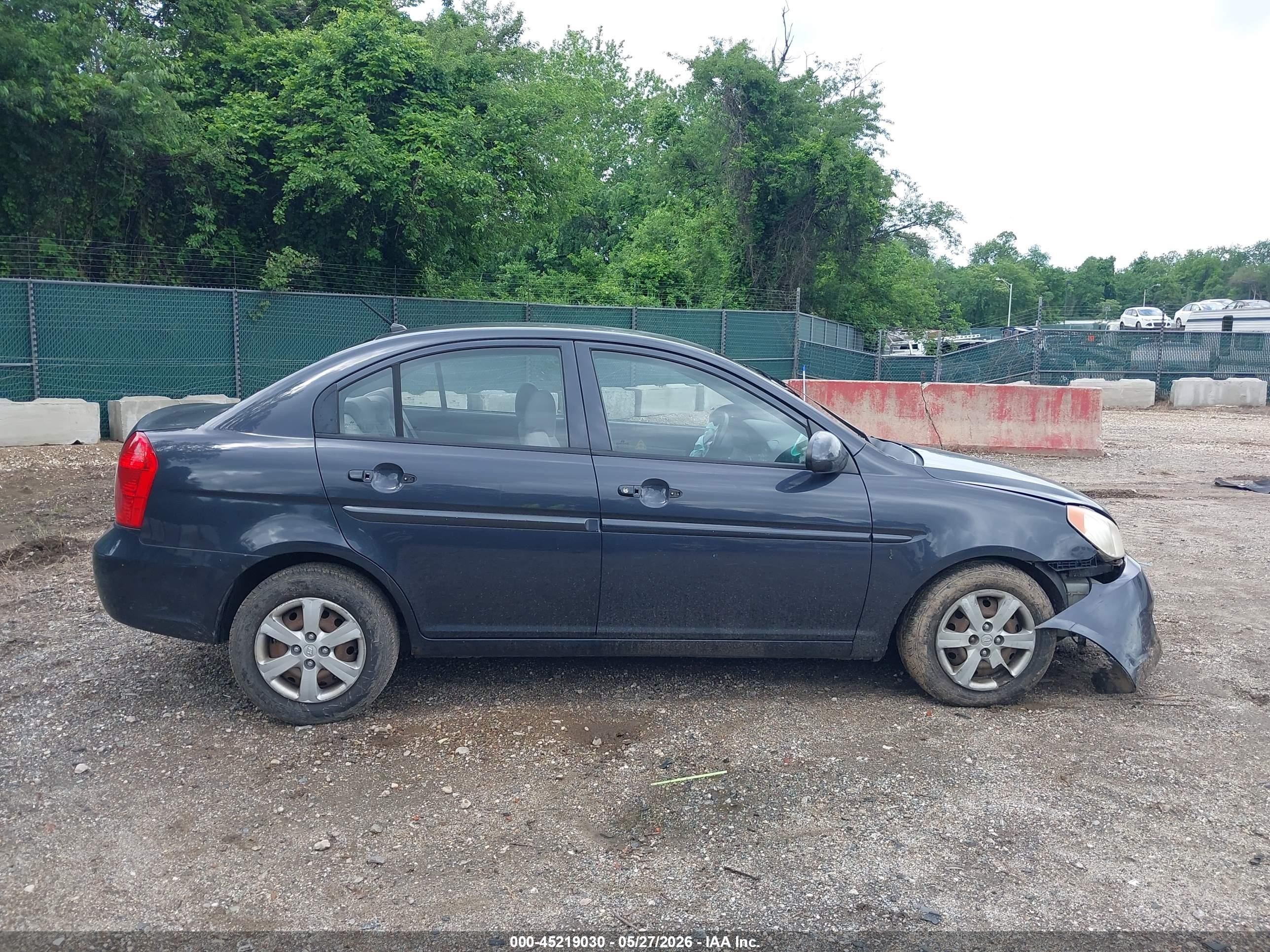 2009 Hyundai Accent Gls Gray vin: KMHCN46C79U368314