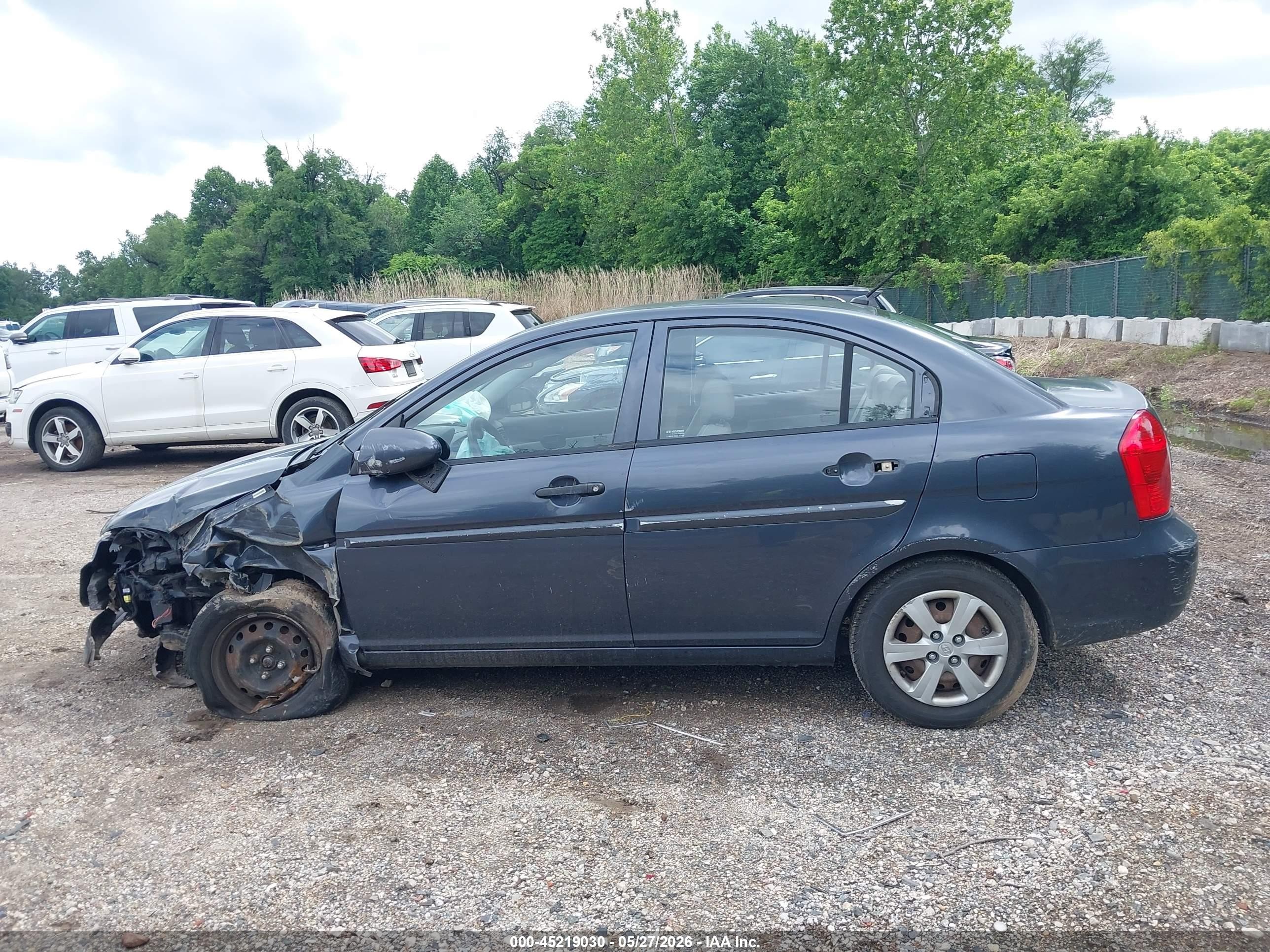 2009 Hyundai Accent Gls Gray vin: KMHCN46C79U368314