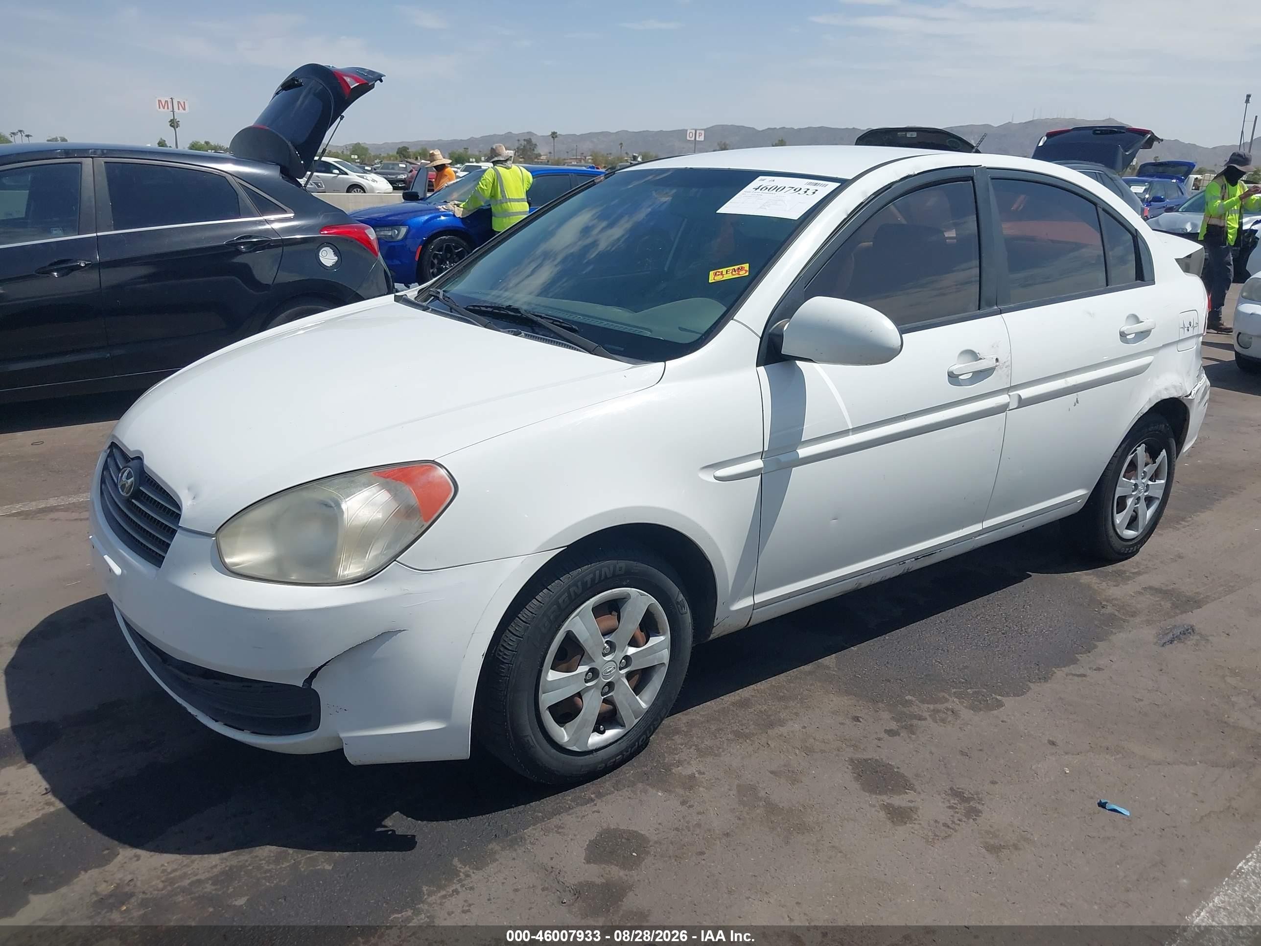 2009 Hyundai Accent Gls White vin: KMHCN46C79U387459
