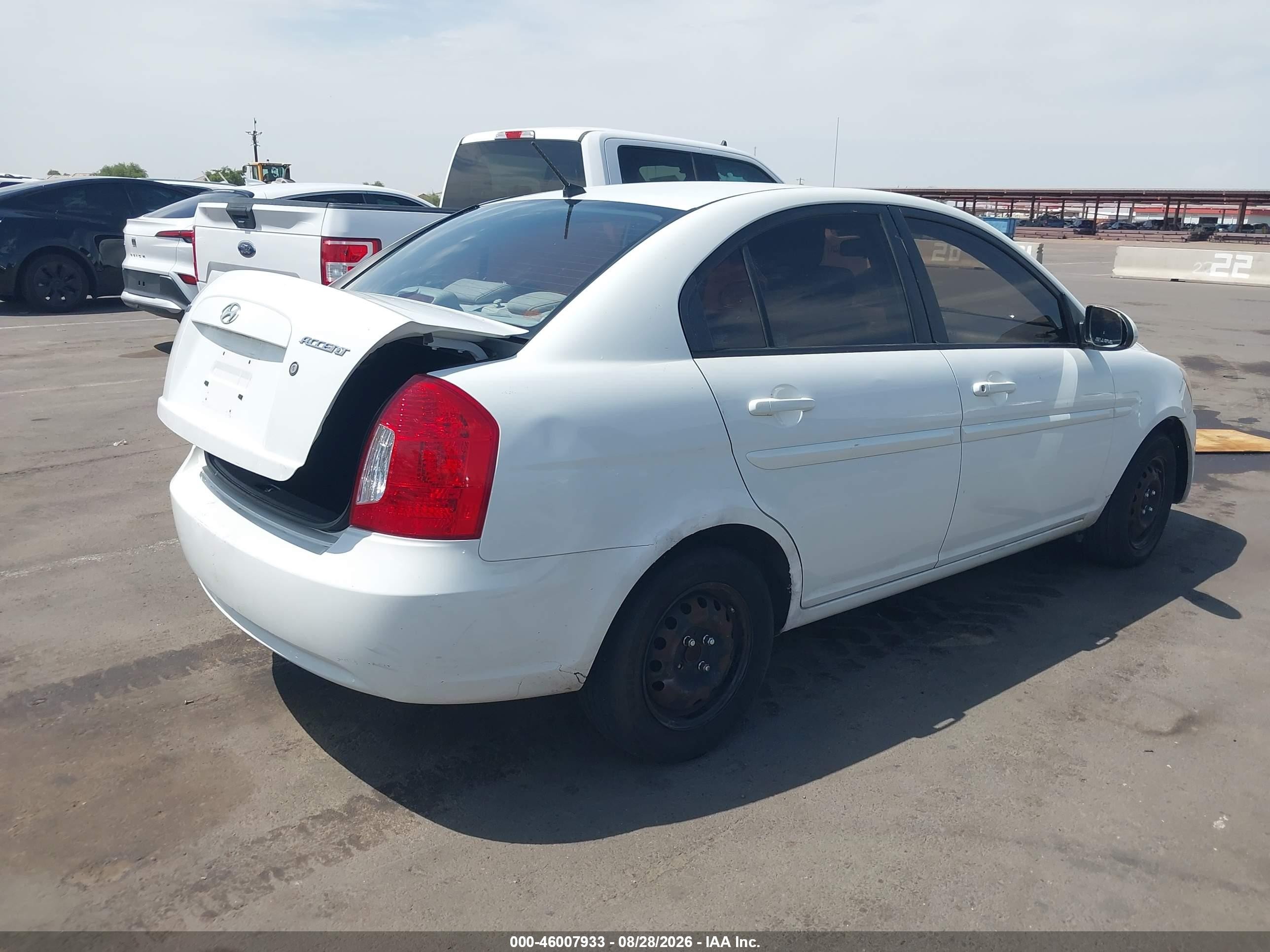 2009 Hyundai Accent Gls White vin: KMHCN46C79U387459